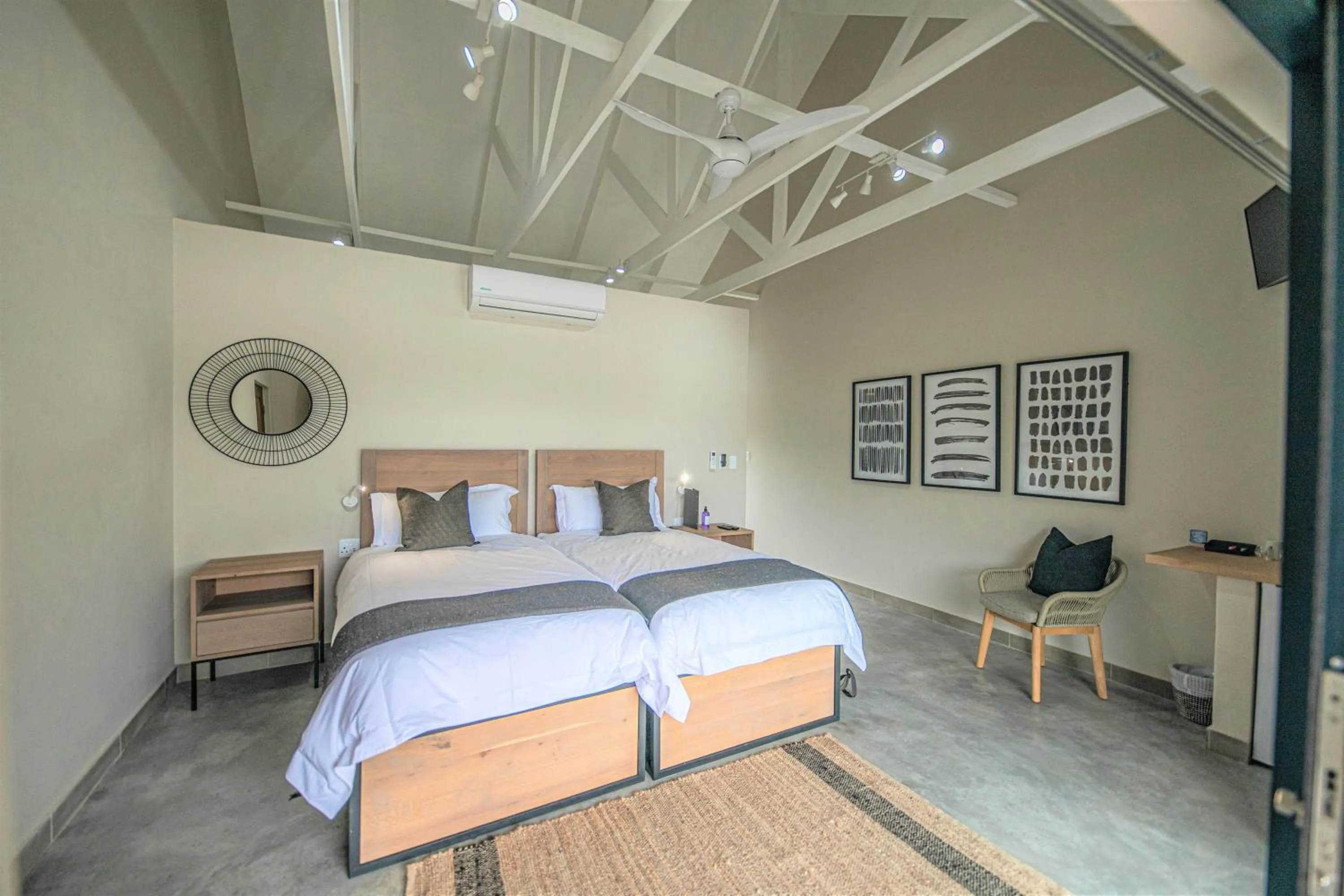 Bed in Little Kubu Lodge