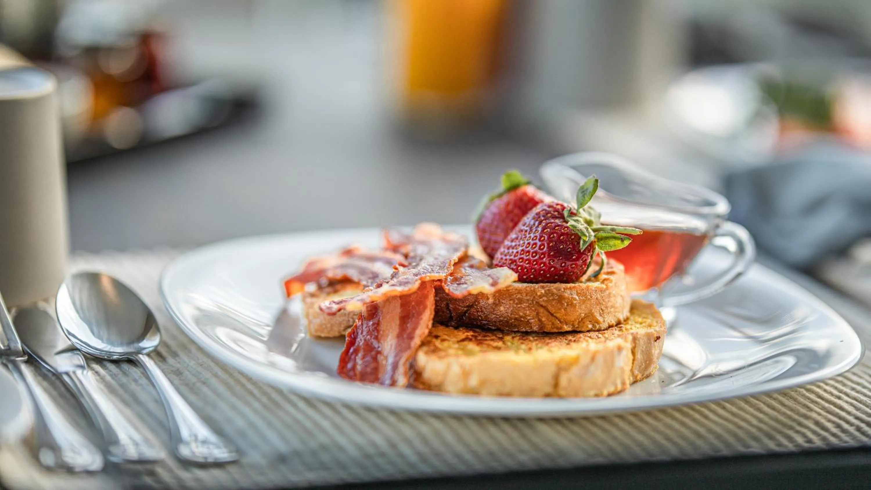 Food and drinks in Little Kubu Lodge