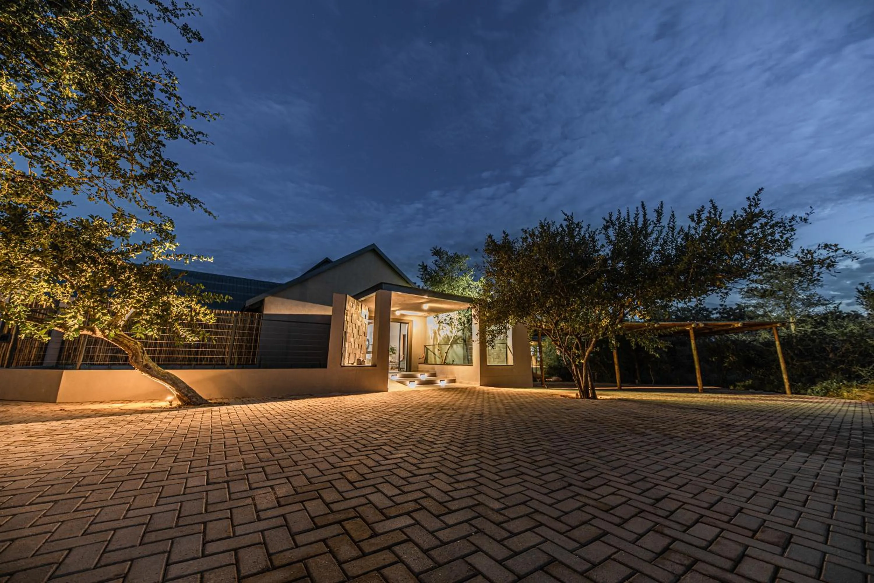Facade/entrance in Little Kubu Lodge