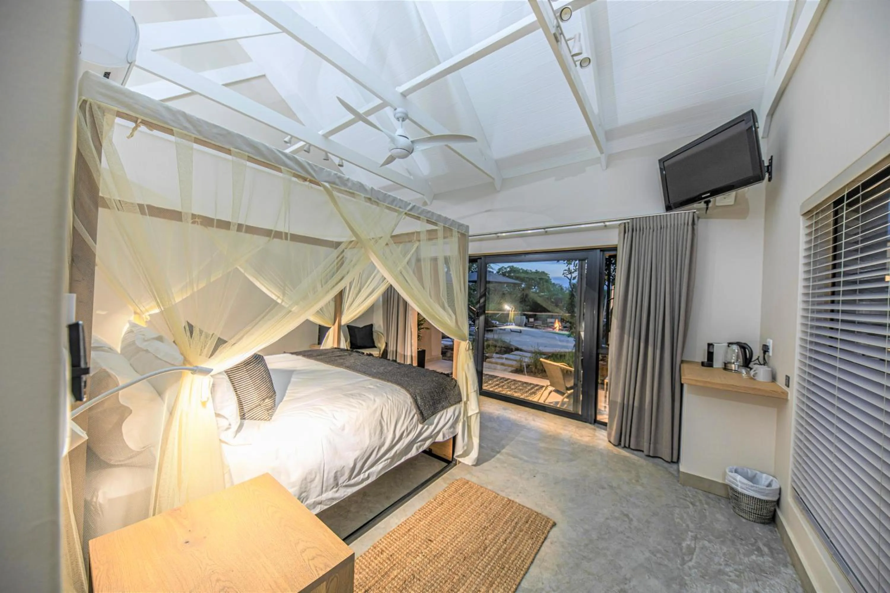 Bedroom, Bed in Little Kubu Lodge