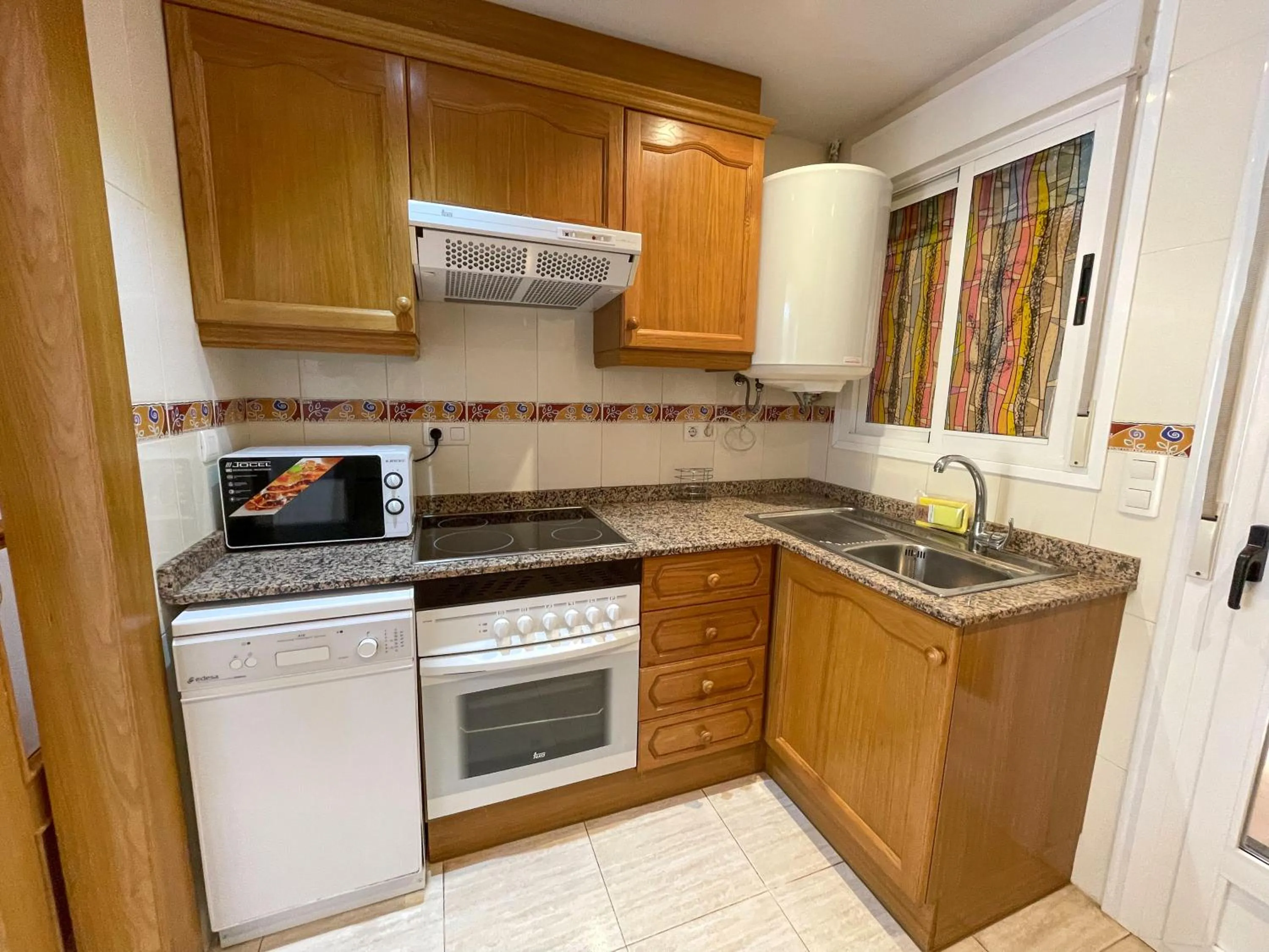 Kitchen or kitchenette in Apartamentos Caribe Marina D’Or 3000