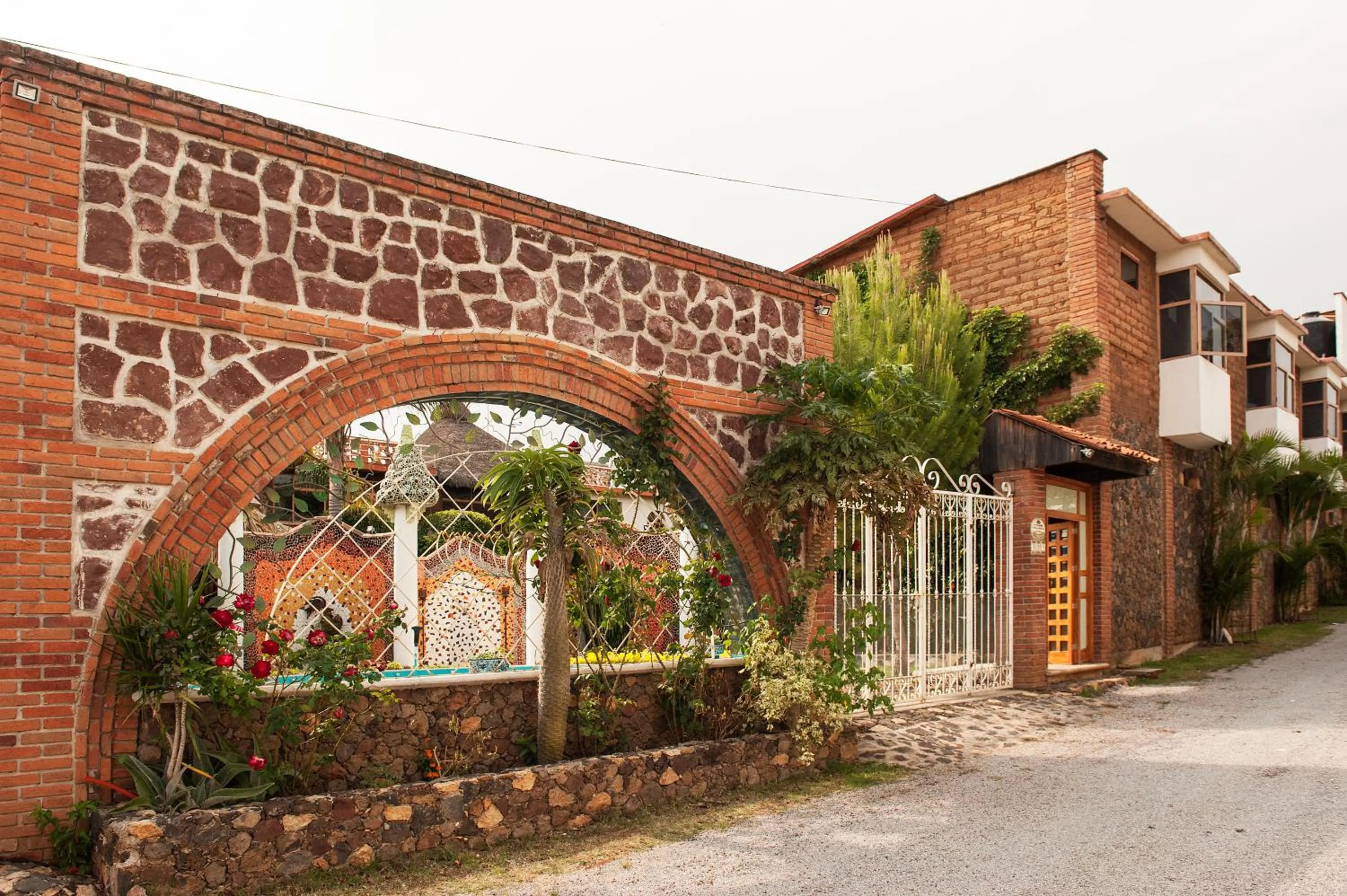 Facade/entrance in Paradise Hotel Boutique & Lounge