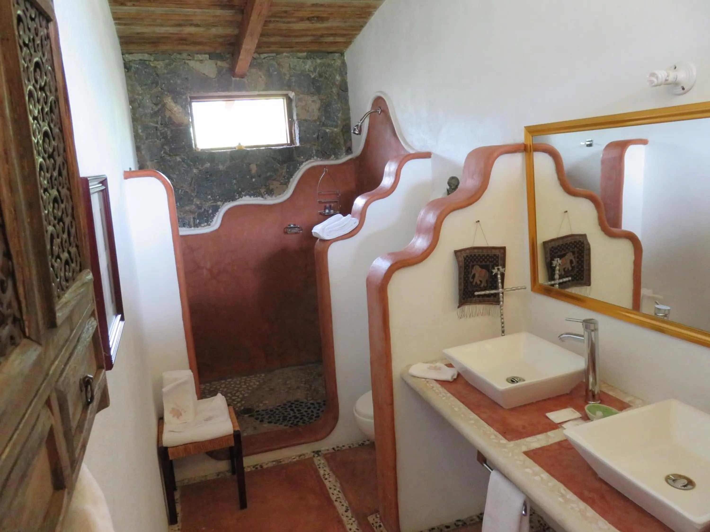 Bathroom in Paradise Hotel Boutique & Lounge