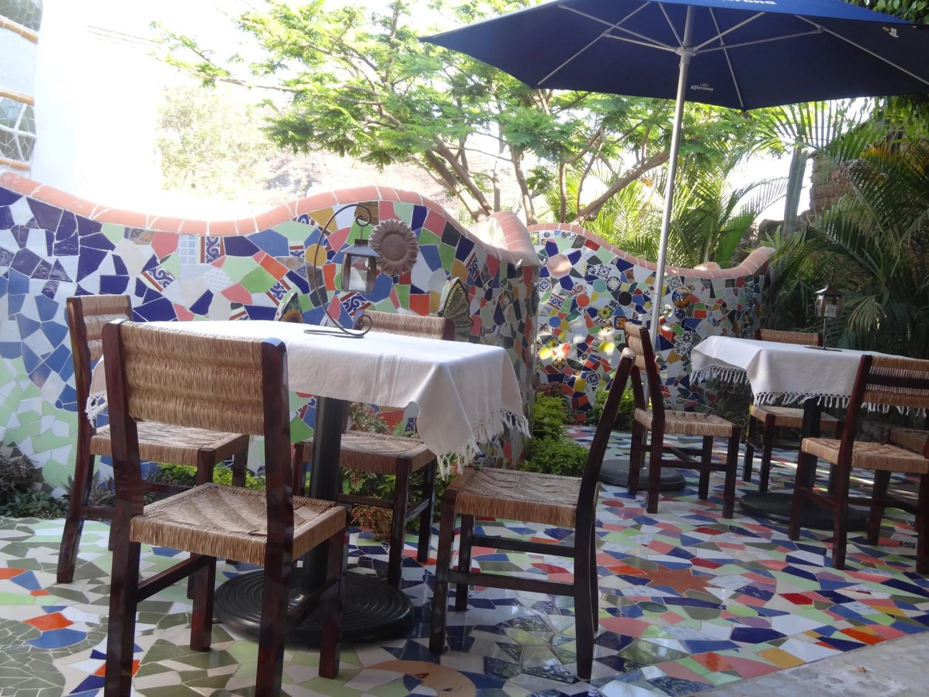 Restaurant/places to eat in Paradise Hotel Boutique & Lounge