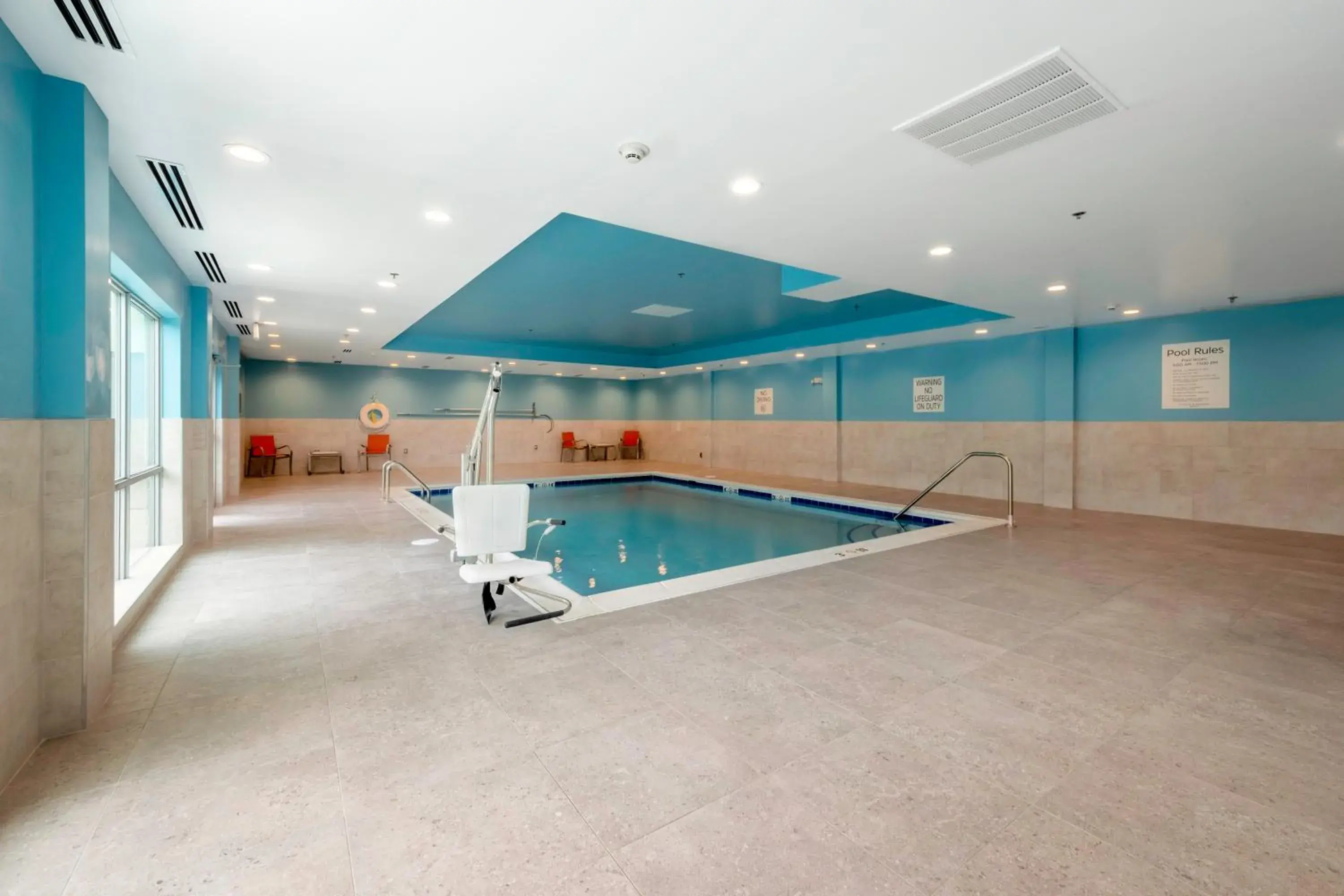 Swimming pool in Holiday Inn Express & Suites - Staunton by IHG Swimming pool in Holiday Inn Express & Suites - Staunton by IHG