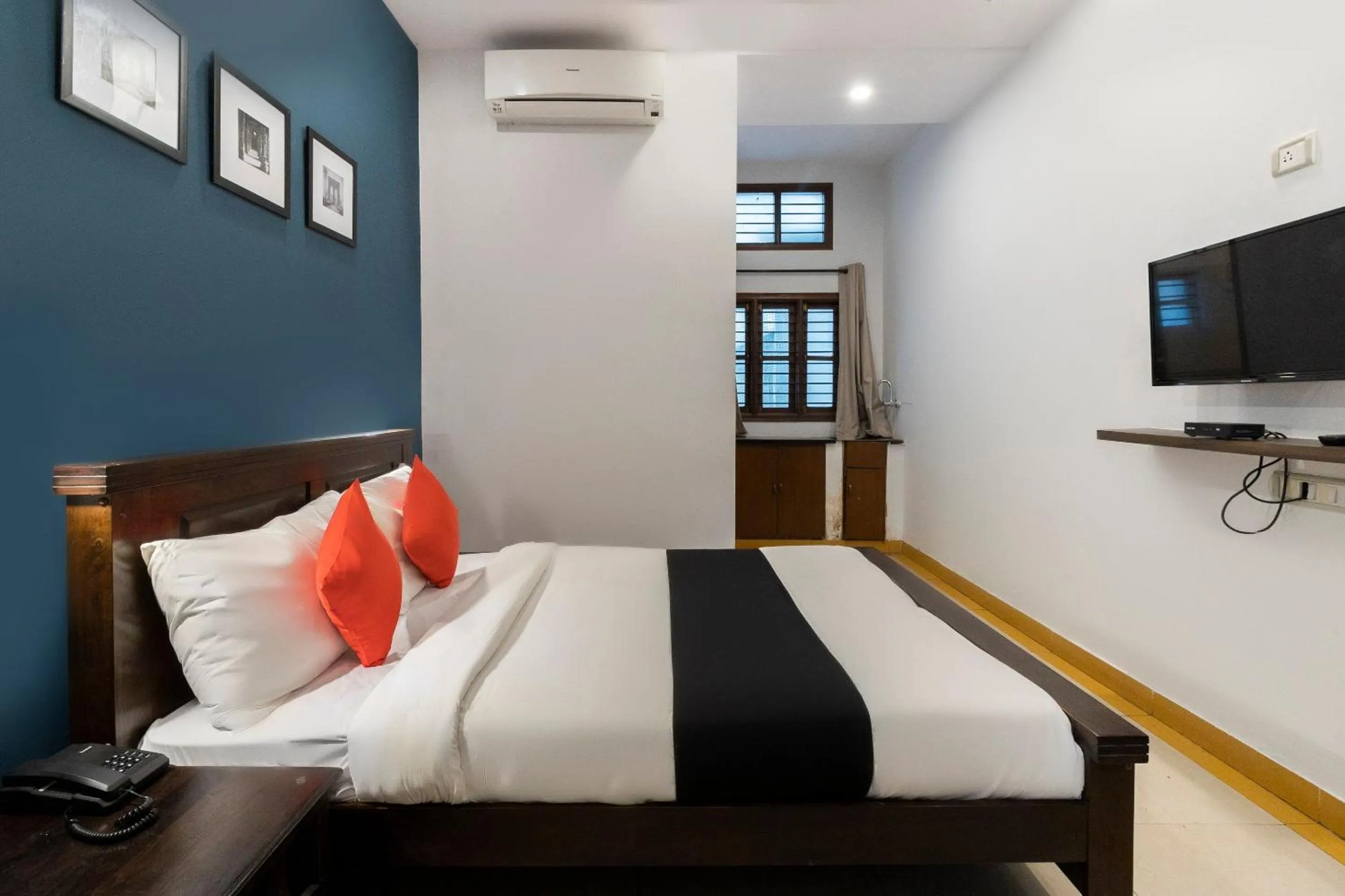 Bedroom, Bed in Collection O Victorian Comforts