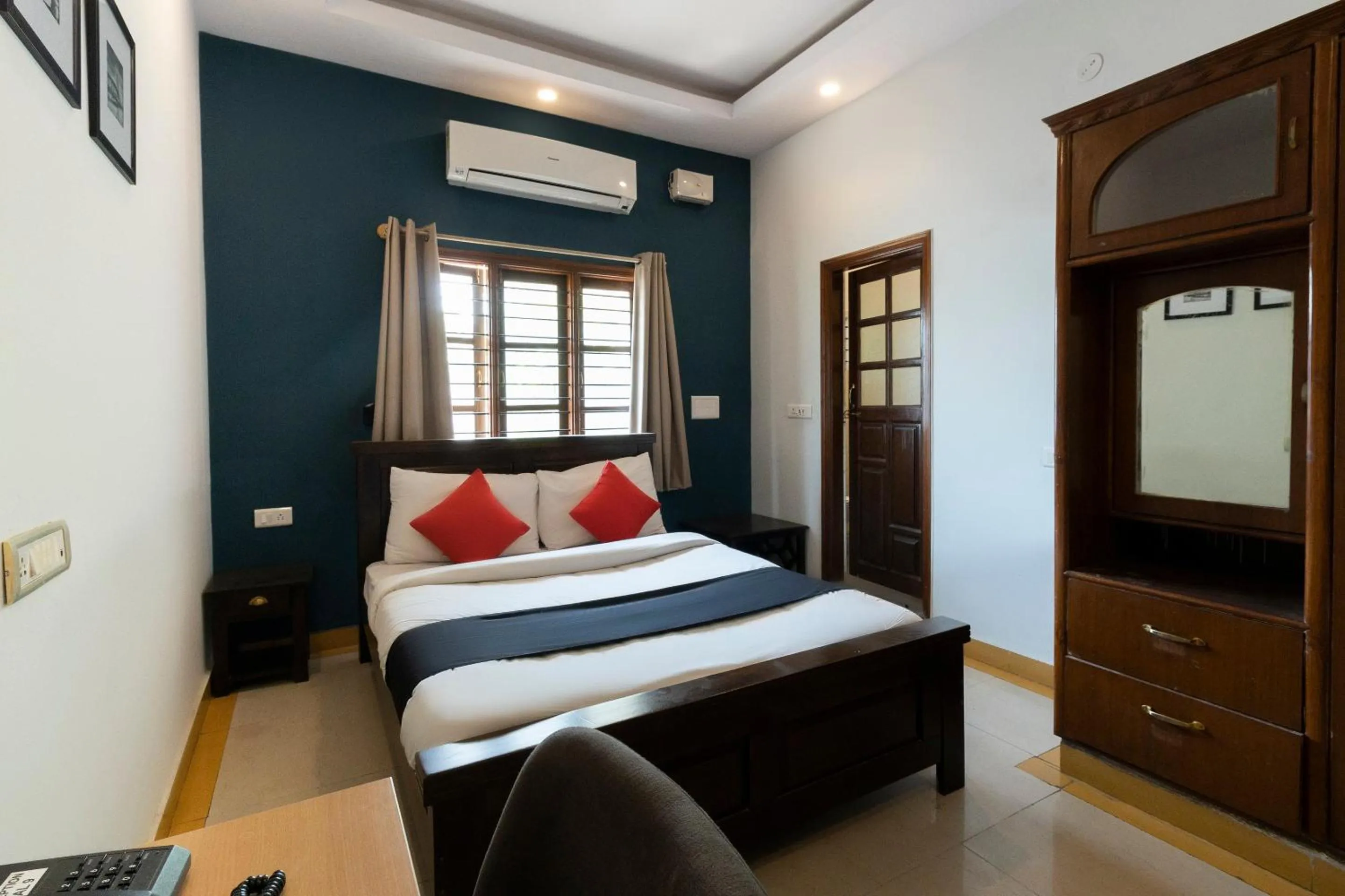 Bedroom, Bed in Collection O Victorian Comforts