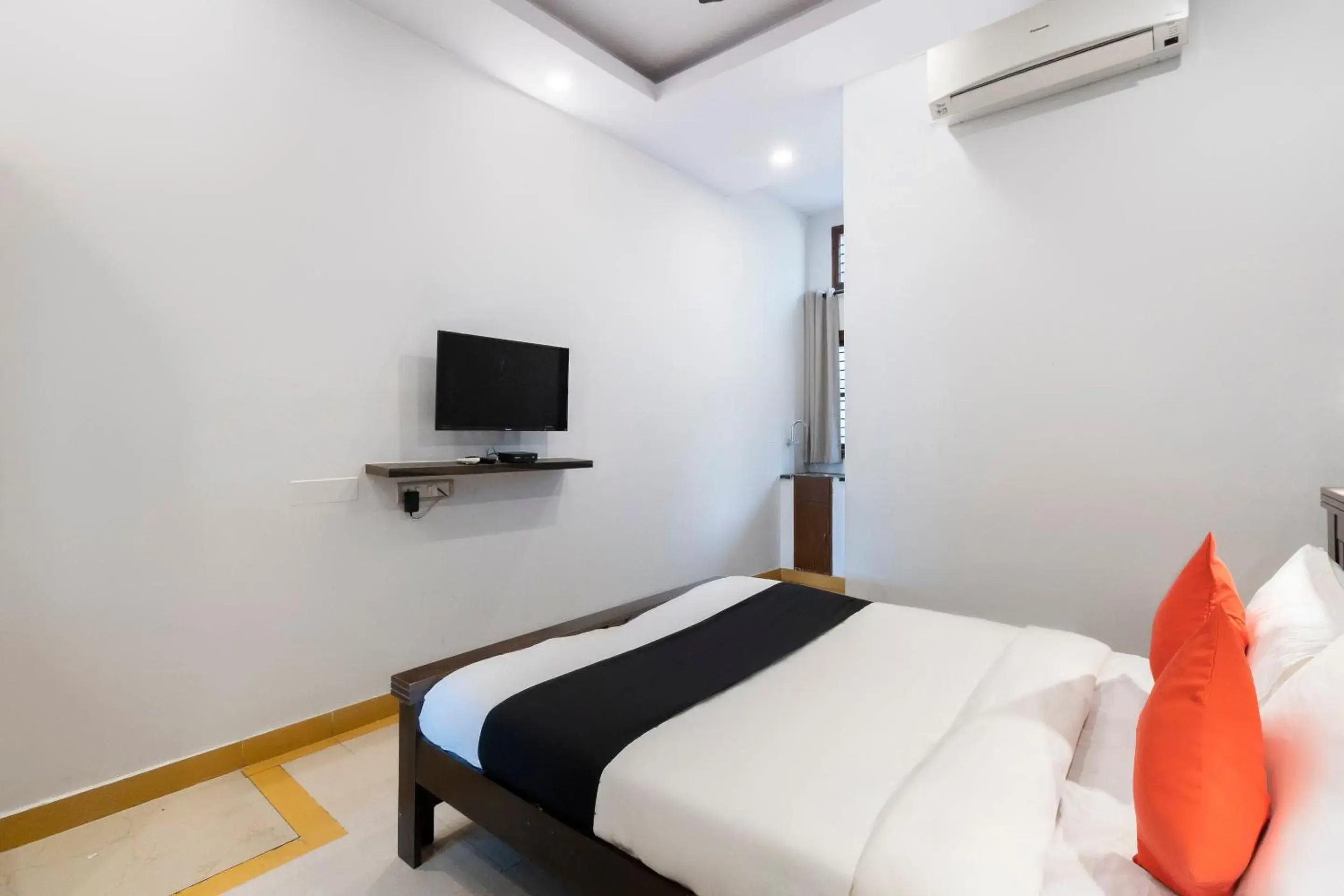 Facade/entrance, Bed in Collection O Victorian Comforts Facade/entrance, Bed in Collection O Victorian Comforts