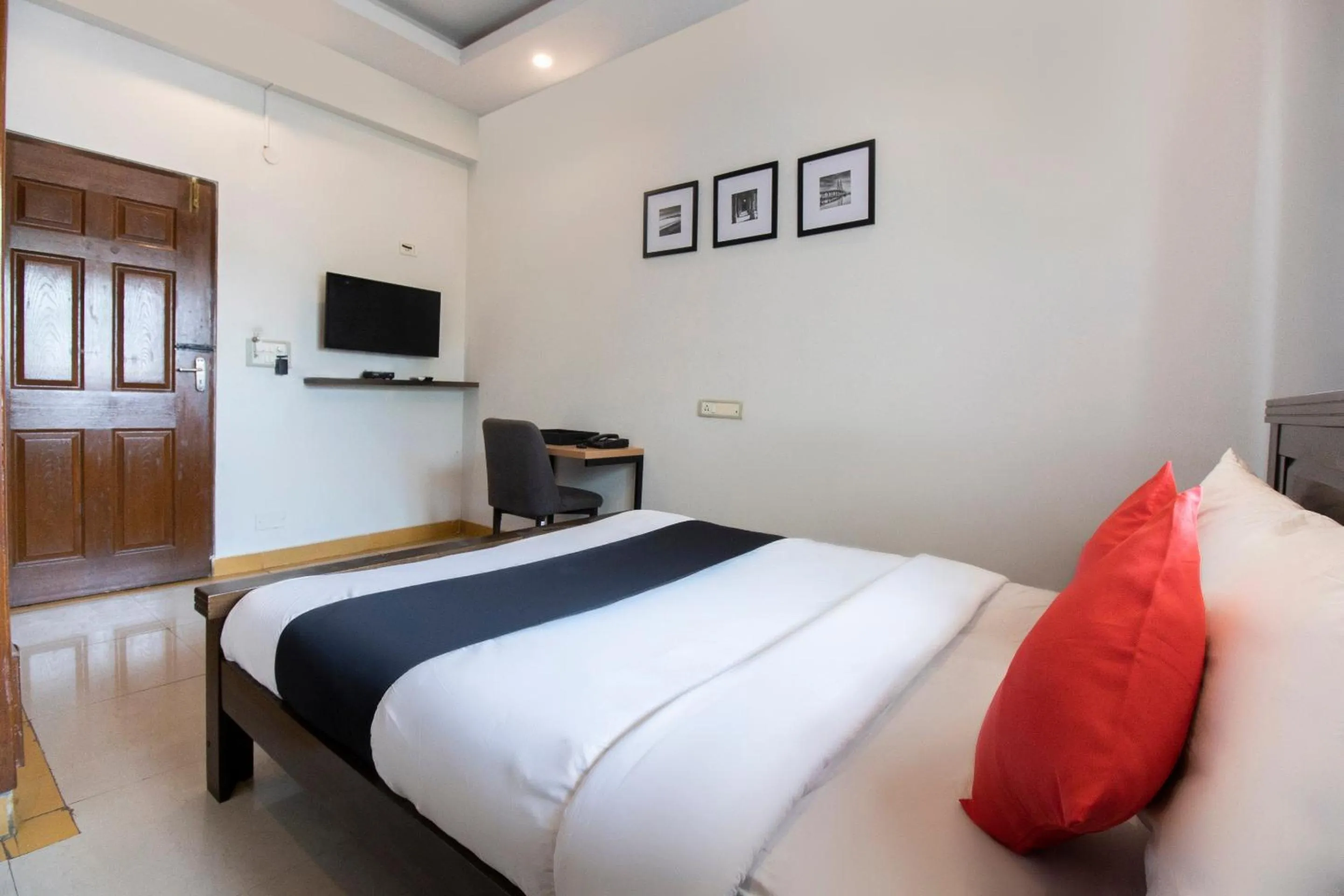 Bedroom, Bed in Collection O Victorian Comforts