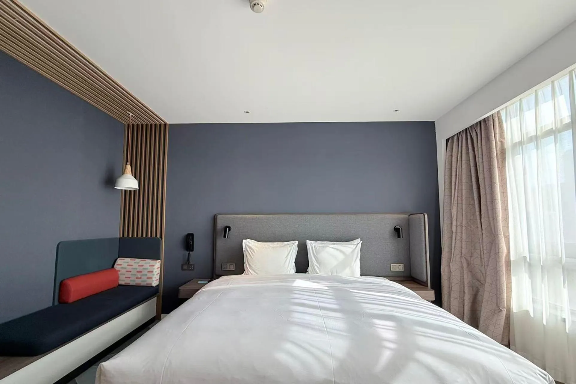 Bedroom, Bed in Holiday Inn Express Chengdu Longquanyi North by IHG