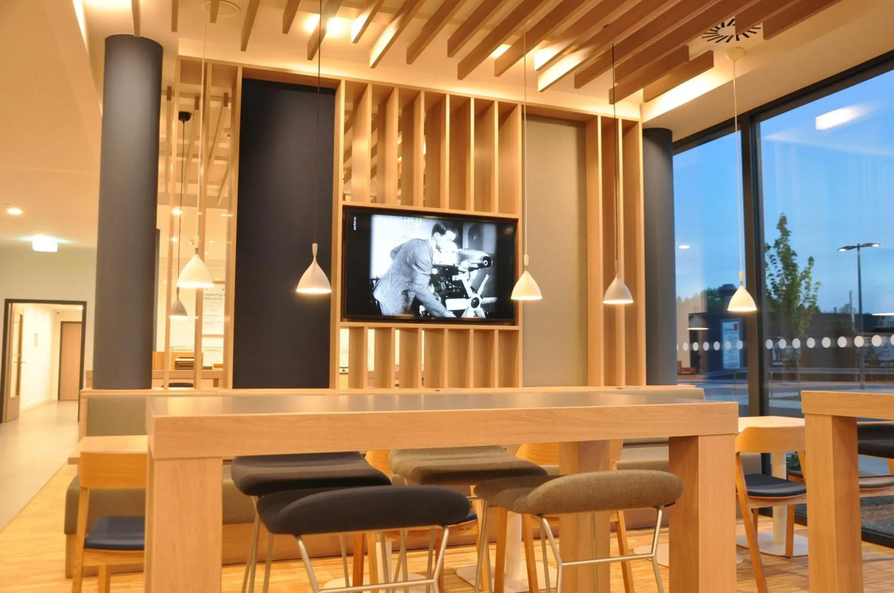 Lounge or bar in Holiday Inn Express - Sindelfingen by IHG Lounge or bar in Holiday Inn Express - Sindelfingen by IHG