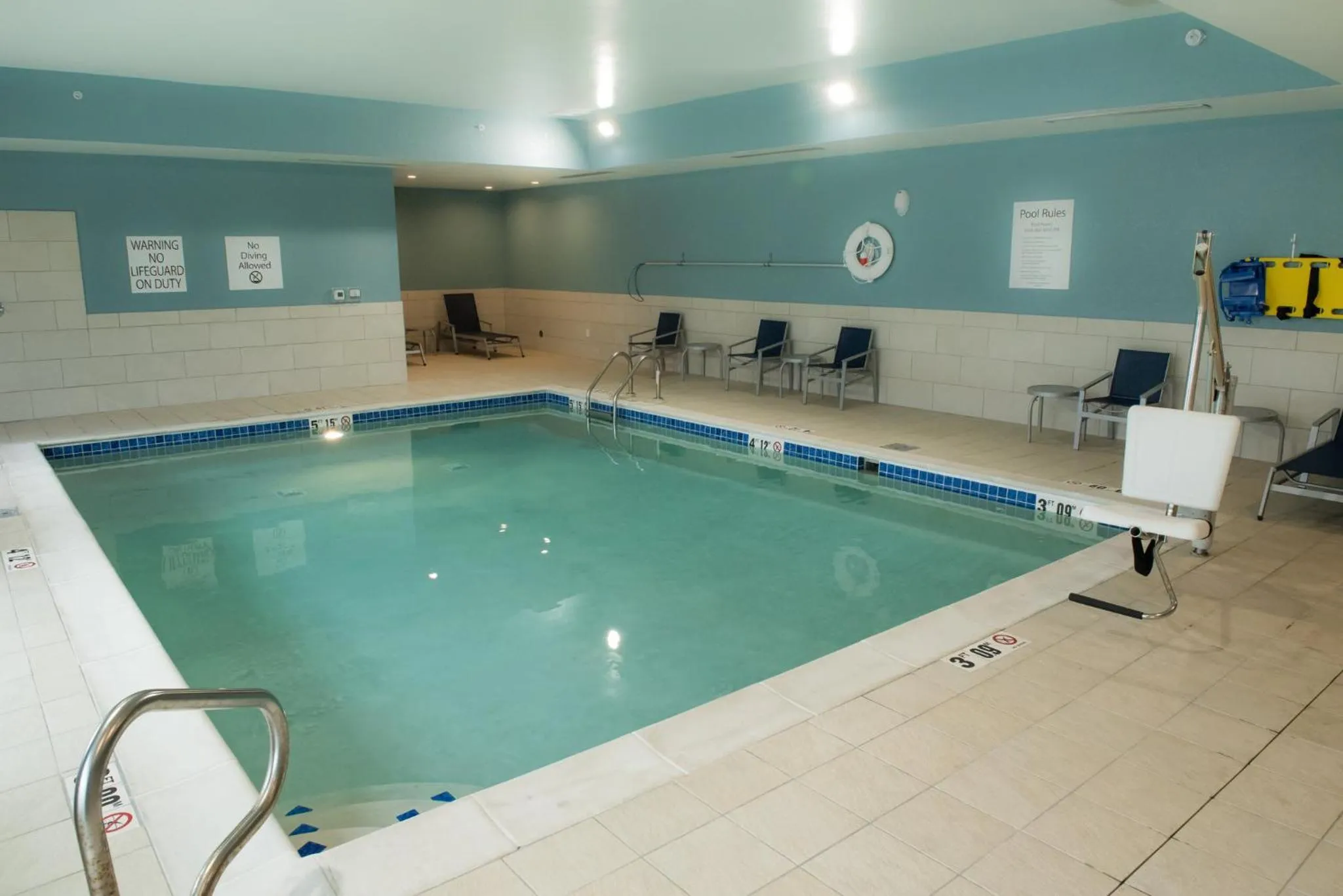 Swimming pool in Holiday Inn Express & Suites - Mishawaka - South Bend by IHG