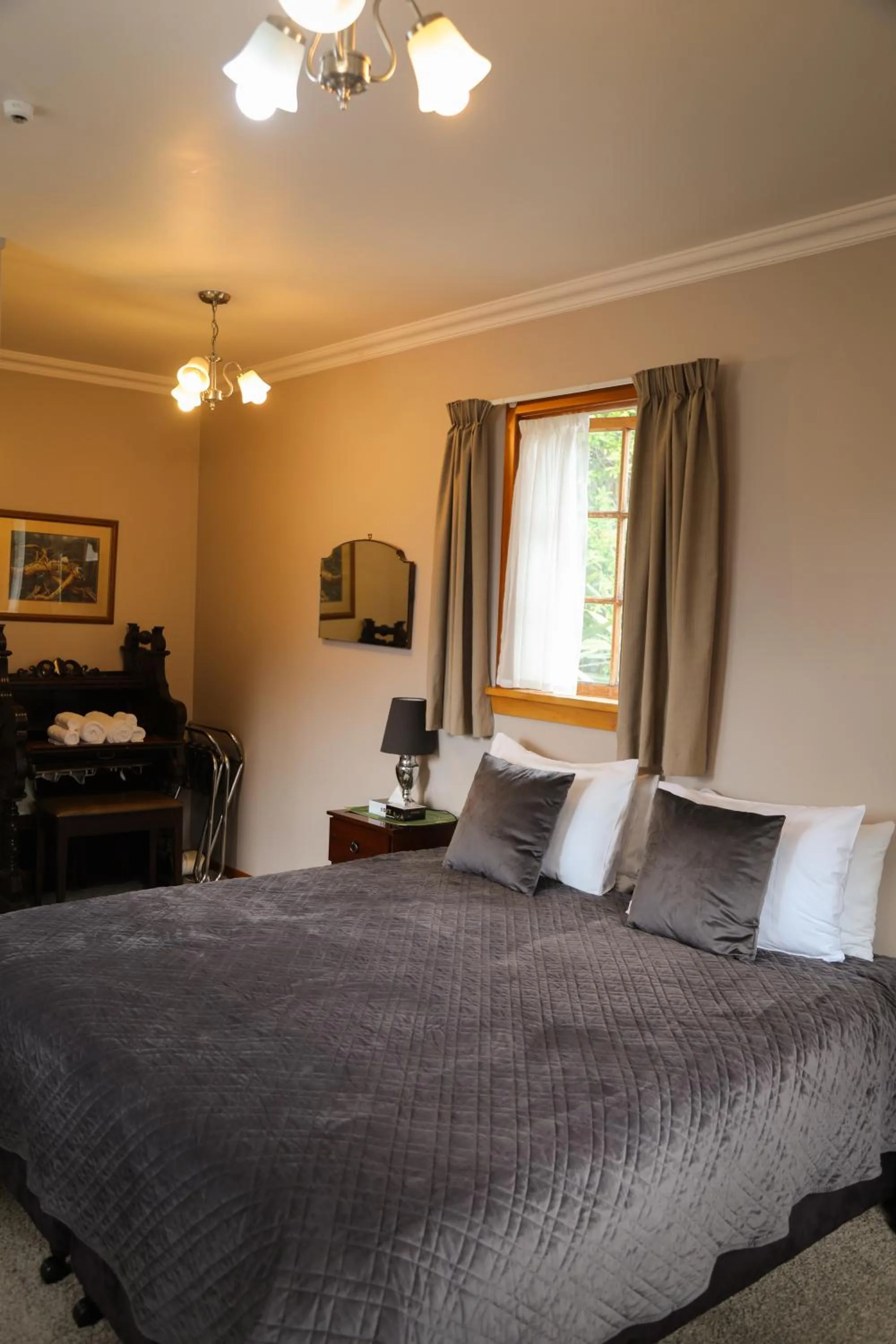 Bed in Te Anau Lodge