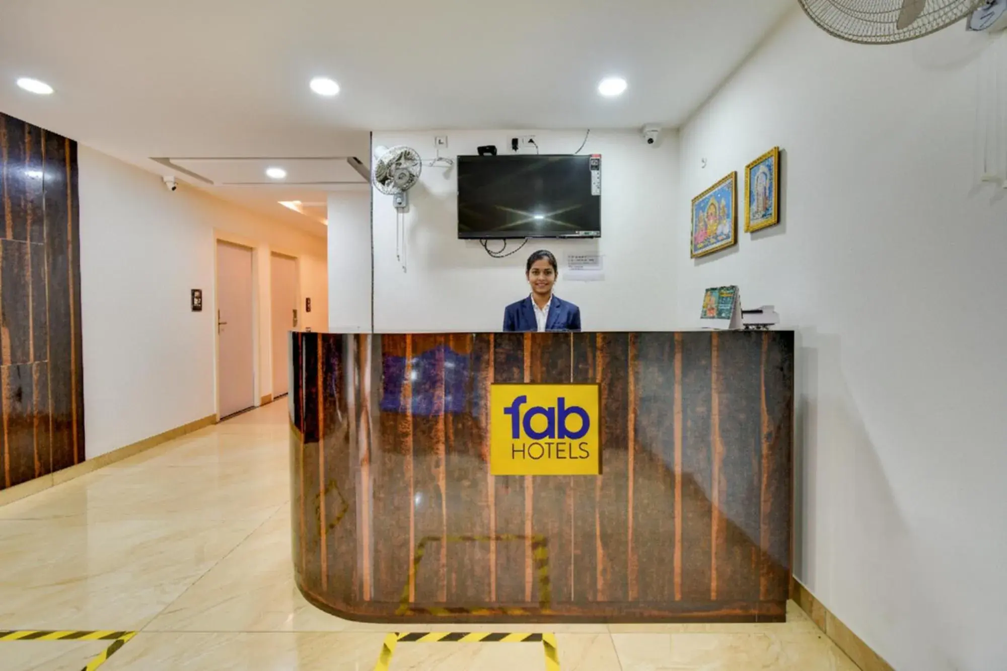 Lobby or reception in FabExpress PAS Residency - Nr Marina Beach Lobby or reception in FabExpress PAS Residency - Nr Marina Beach