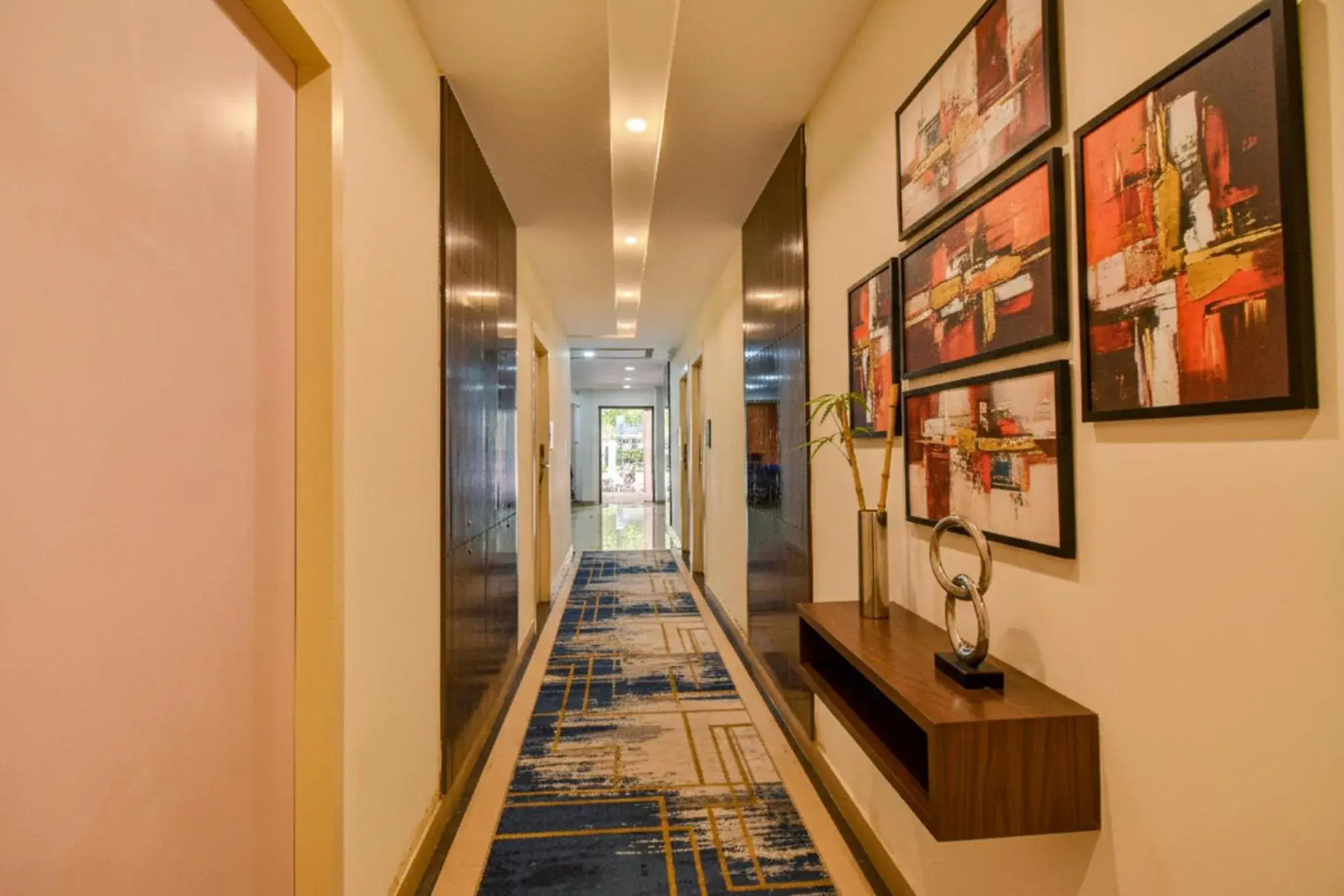 Lobby or reception in FabExpress PAS Residency - Nr Marina Beach Lobby or reception in FabExpress PAS Residency - Nr Marina Beach