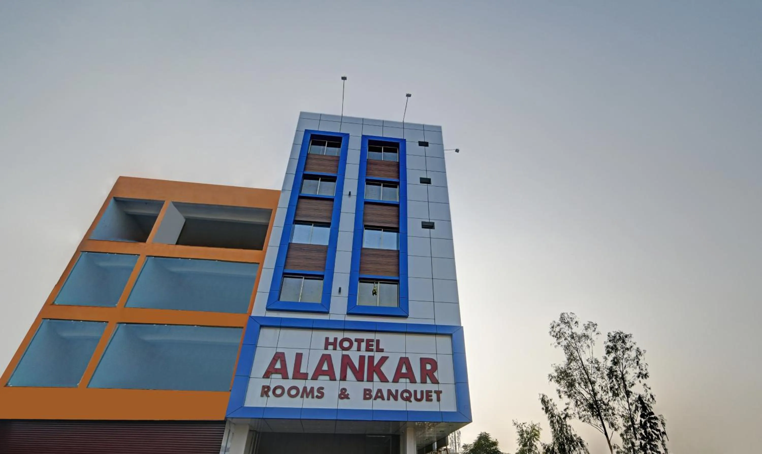 Property building in Treebo Alankar Hoshangabad Road