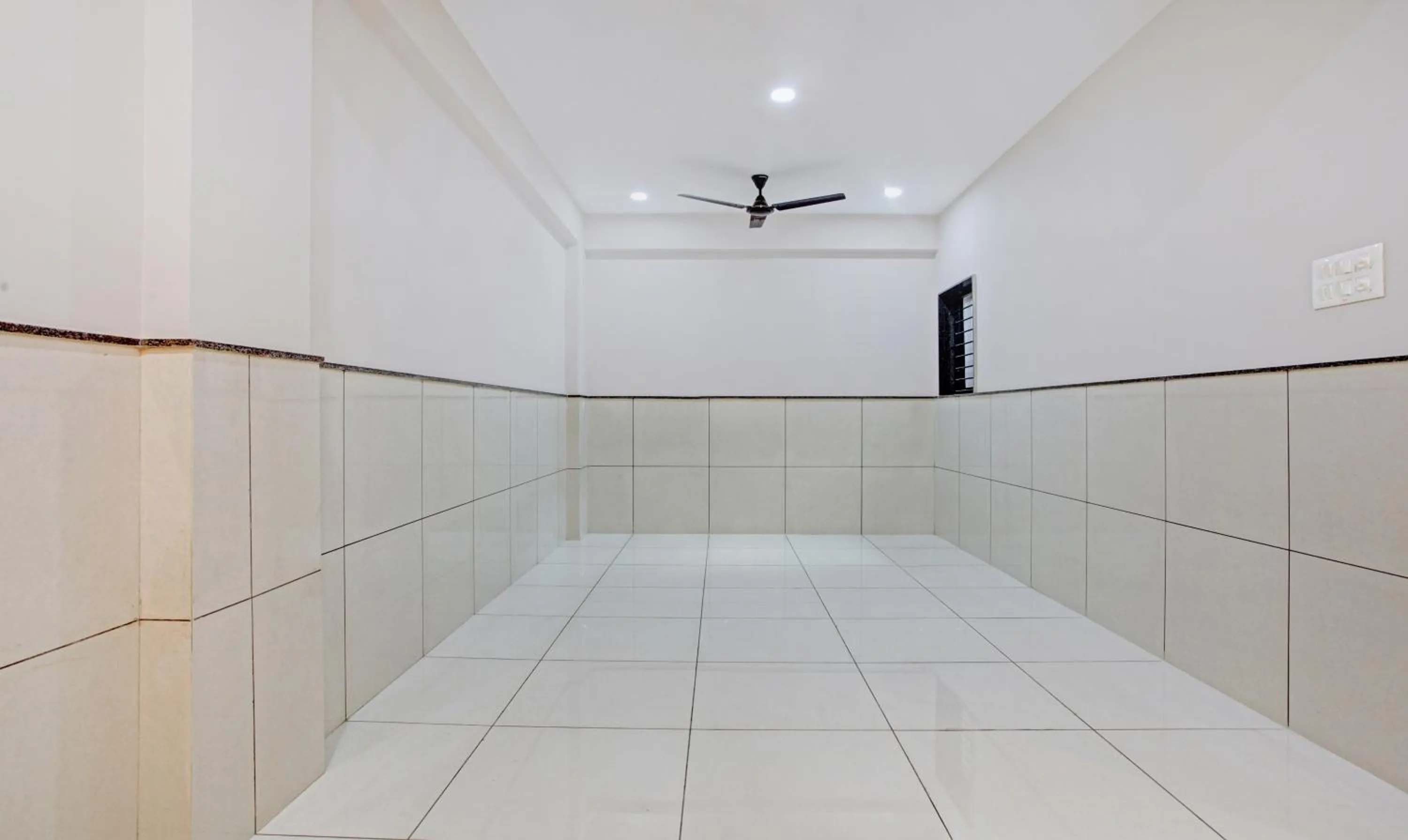 Restaurant/places to eat in Treebo Alankar Hoshangabad Road