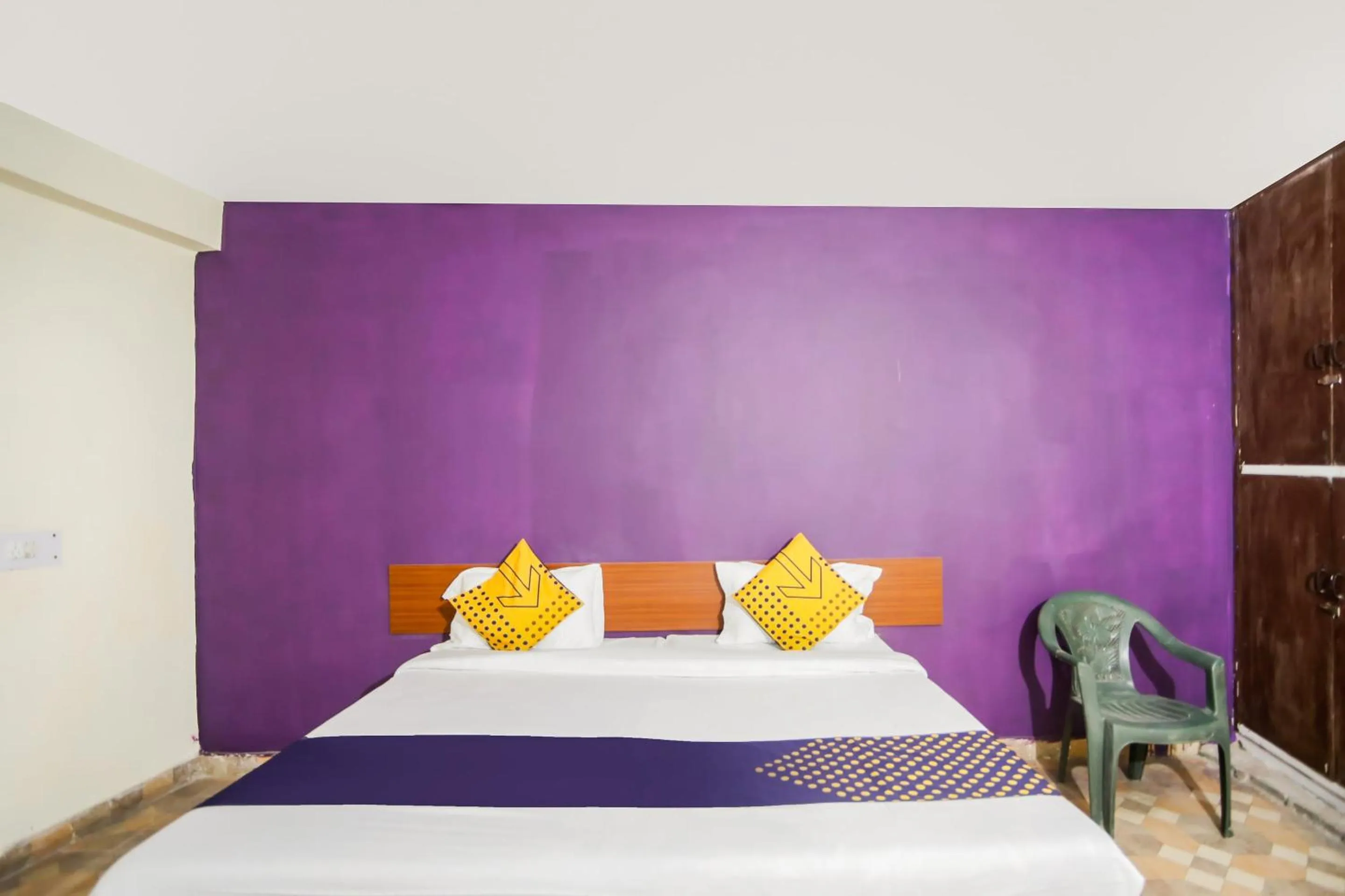 Bedroom, Bed in SPOT ON Hotel Harry's 1 Near Select Citywalk Mall