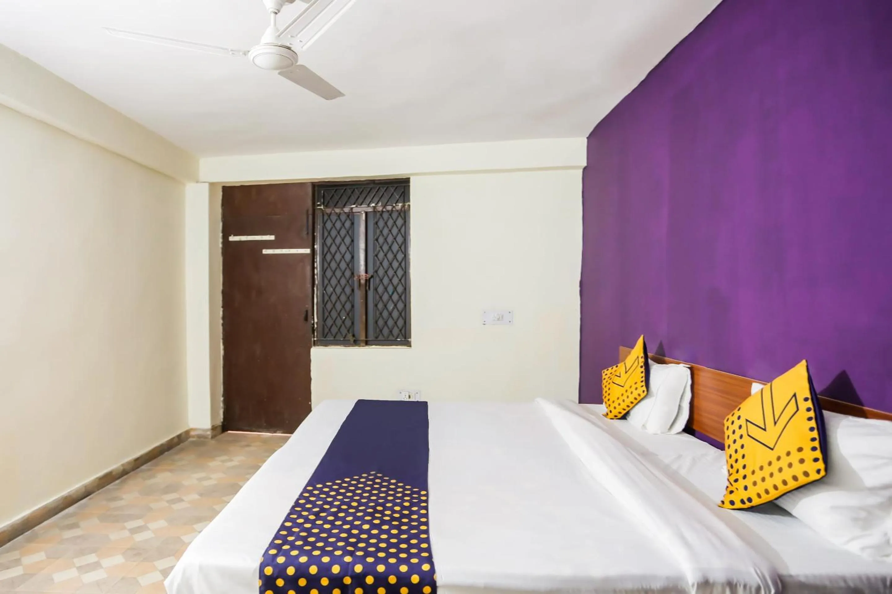 Bedroom, Bed in SPOT ON Hotel Harry's 1 Near Select Citywalk Mall