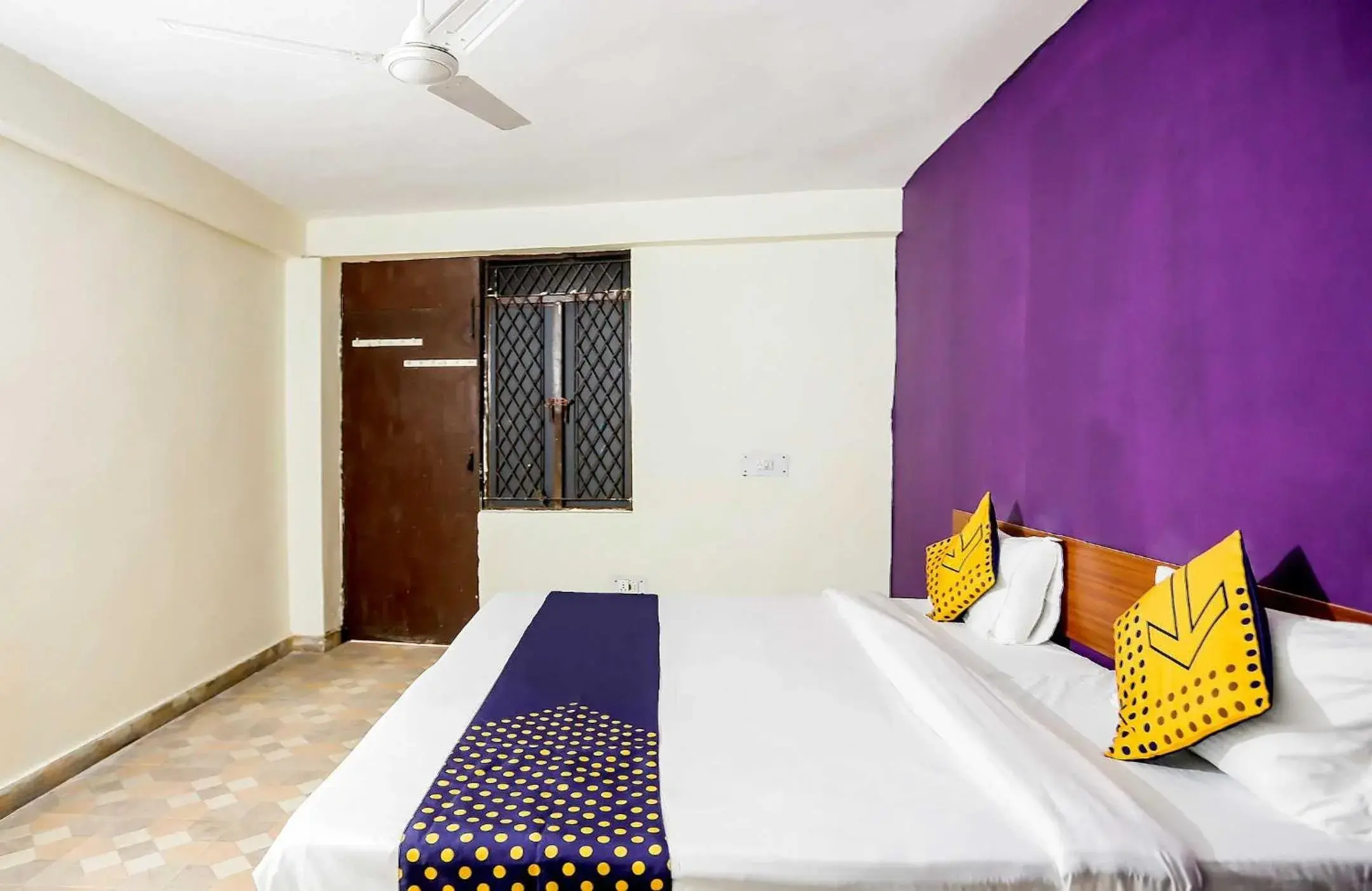 SPOT ON Hotel Harry's 1 Near Select Citywalk Mall SPOT ON Hotel Harry's 1 Near Select Citywalk Mall