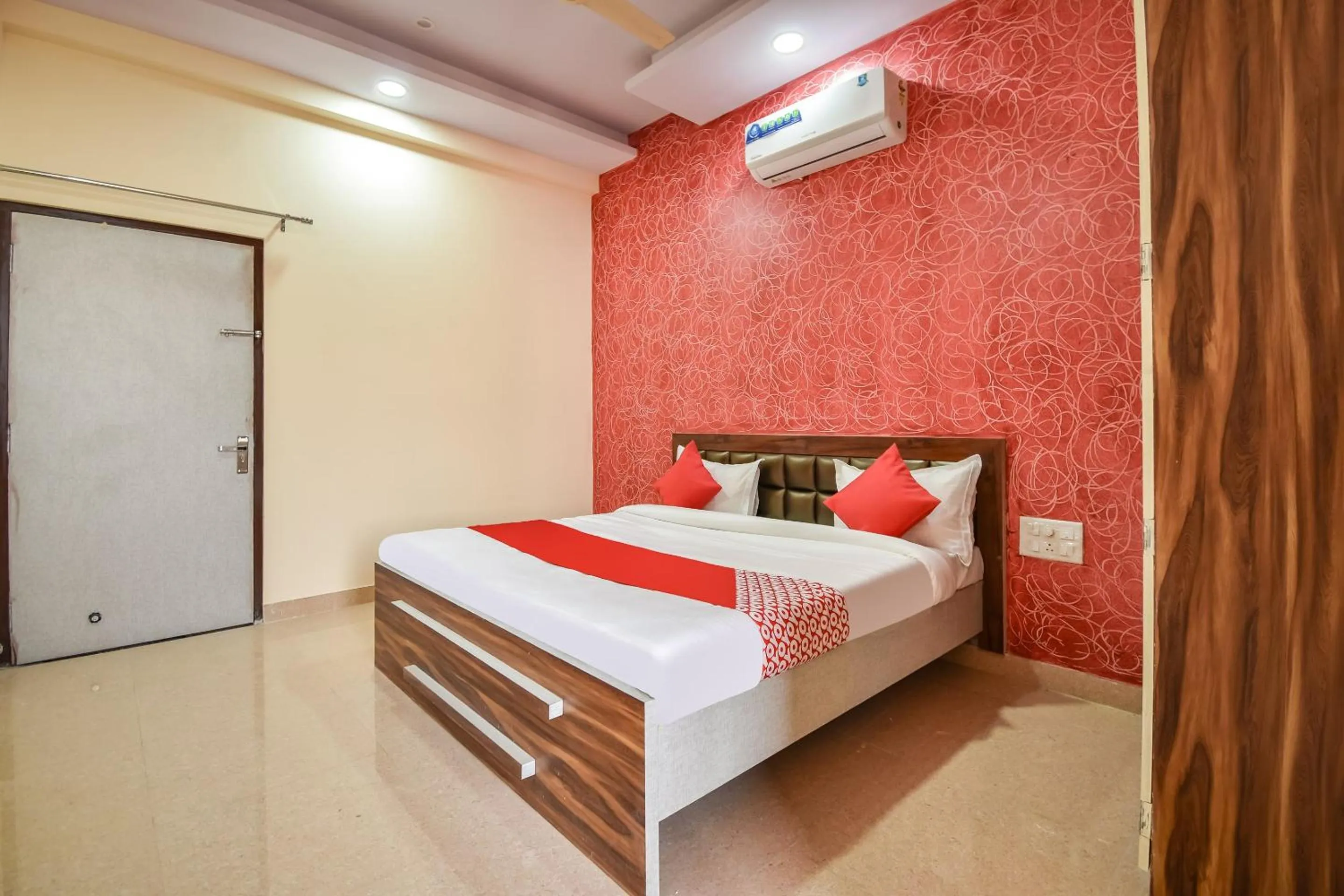 Bedroom in OYO 70183 Sai Kripa Lodging