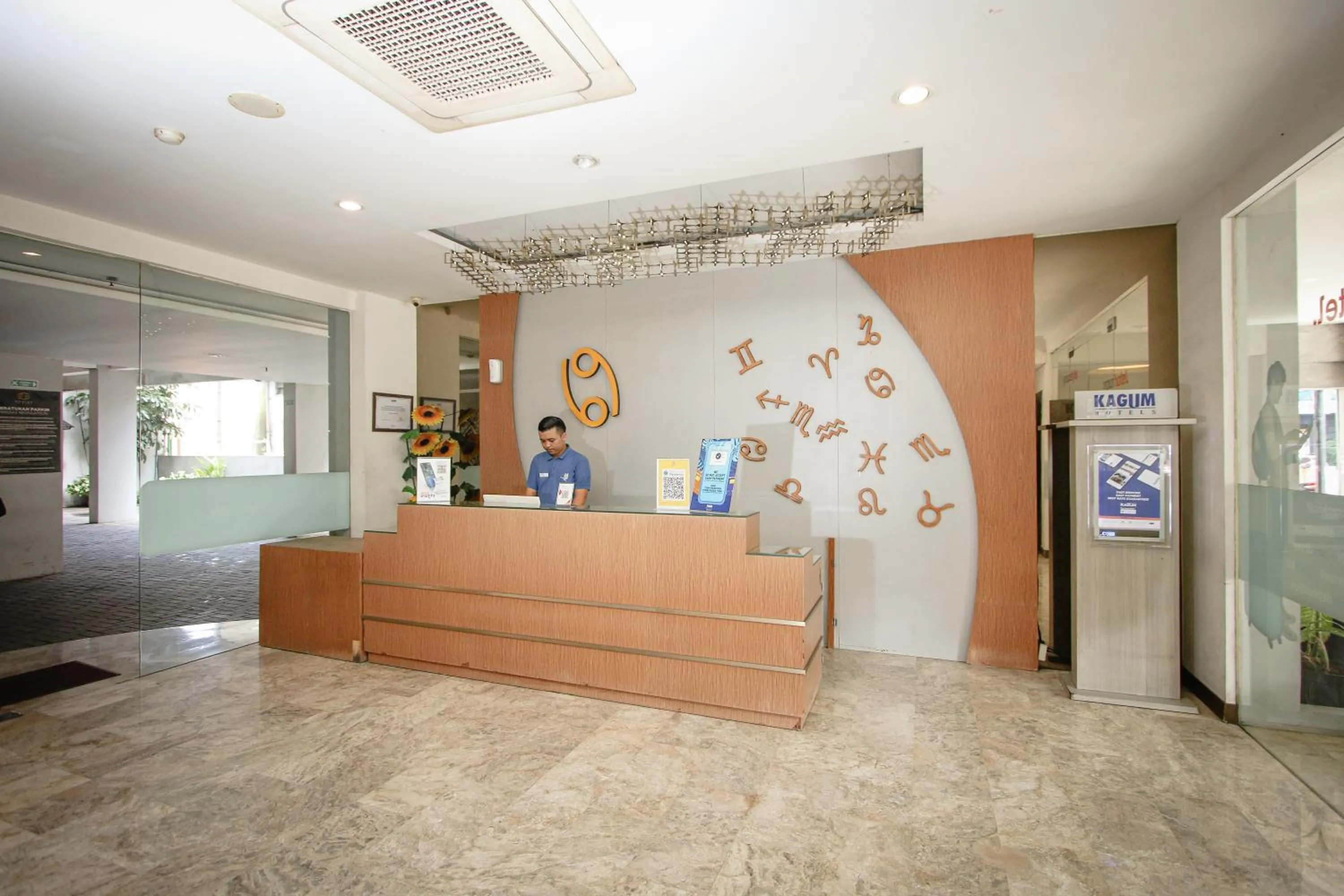 Lobby or reception in Zodiak Asia Afrika by KAGUM Hotels