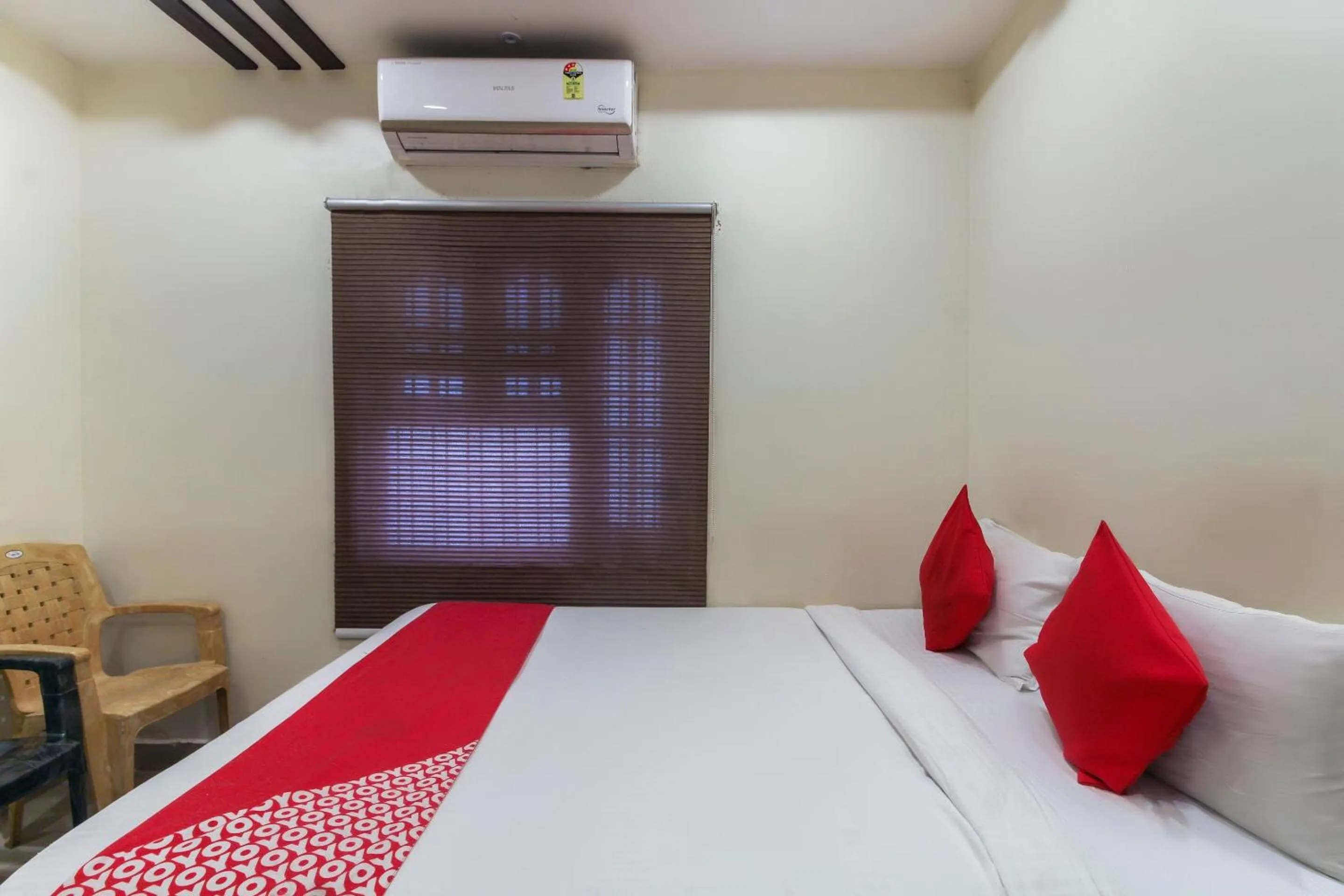 Bedroom, Bed in Hotel O Sri Harsha Residency Near JNTU Metro