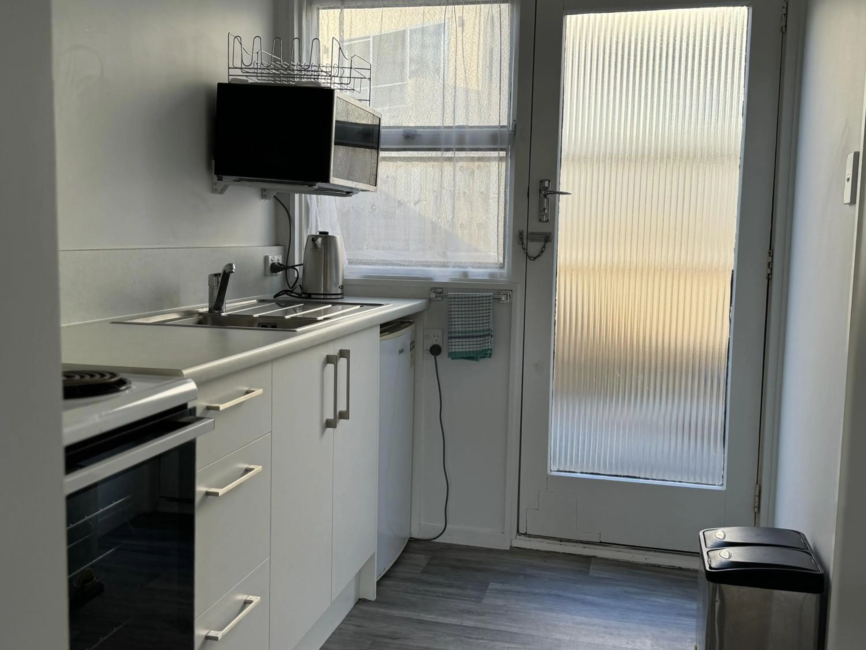 Kitchen or kitchenette in Diplomat Motel