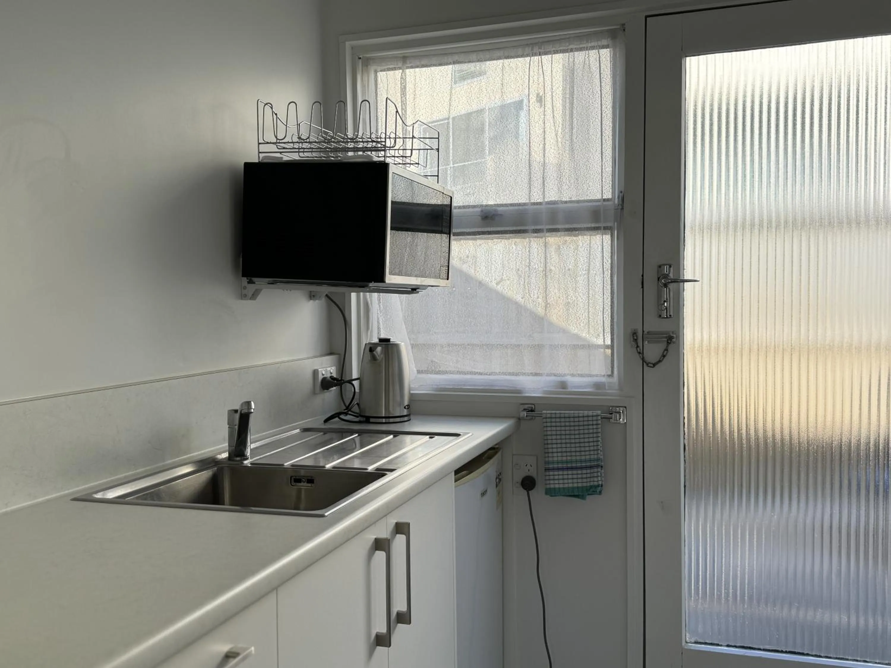microwave in Diplomat Motel