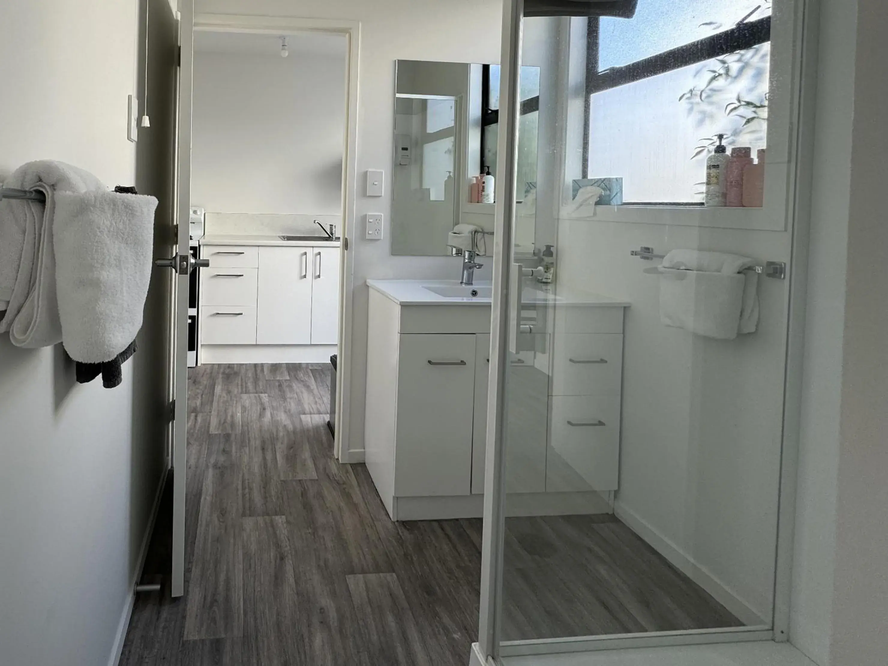 Bathroom in Diplomat Motel Bathroom in Diplomat Motel