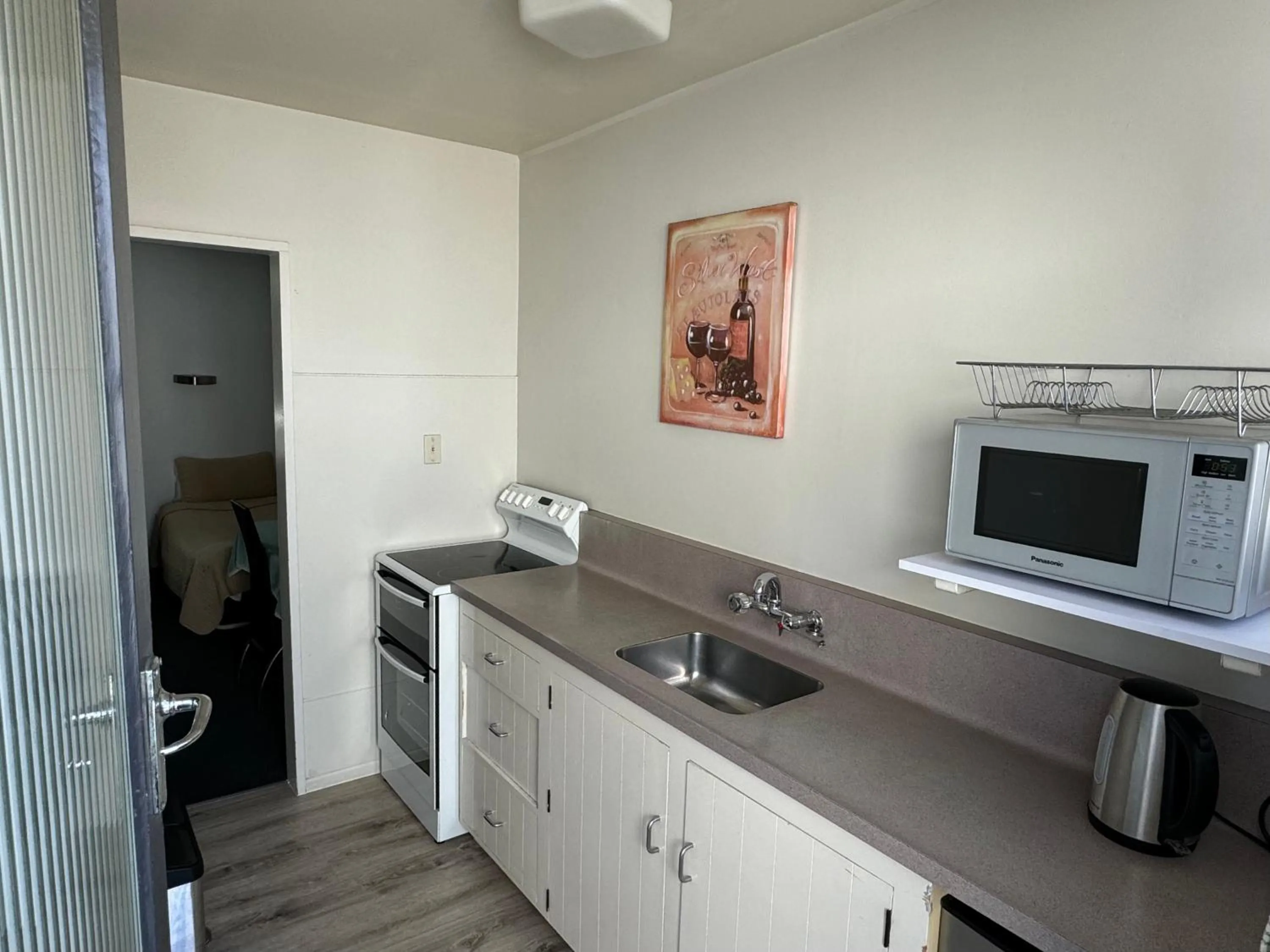 kitchen in Diplomat Motel