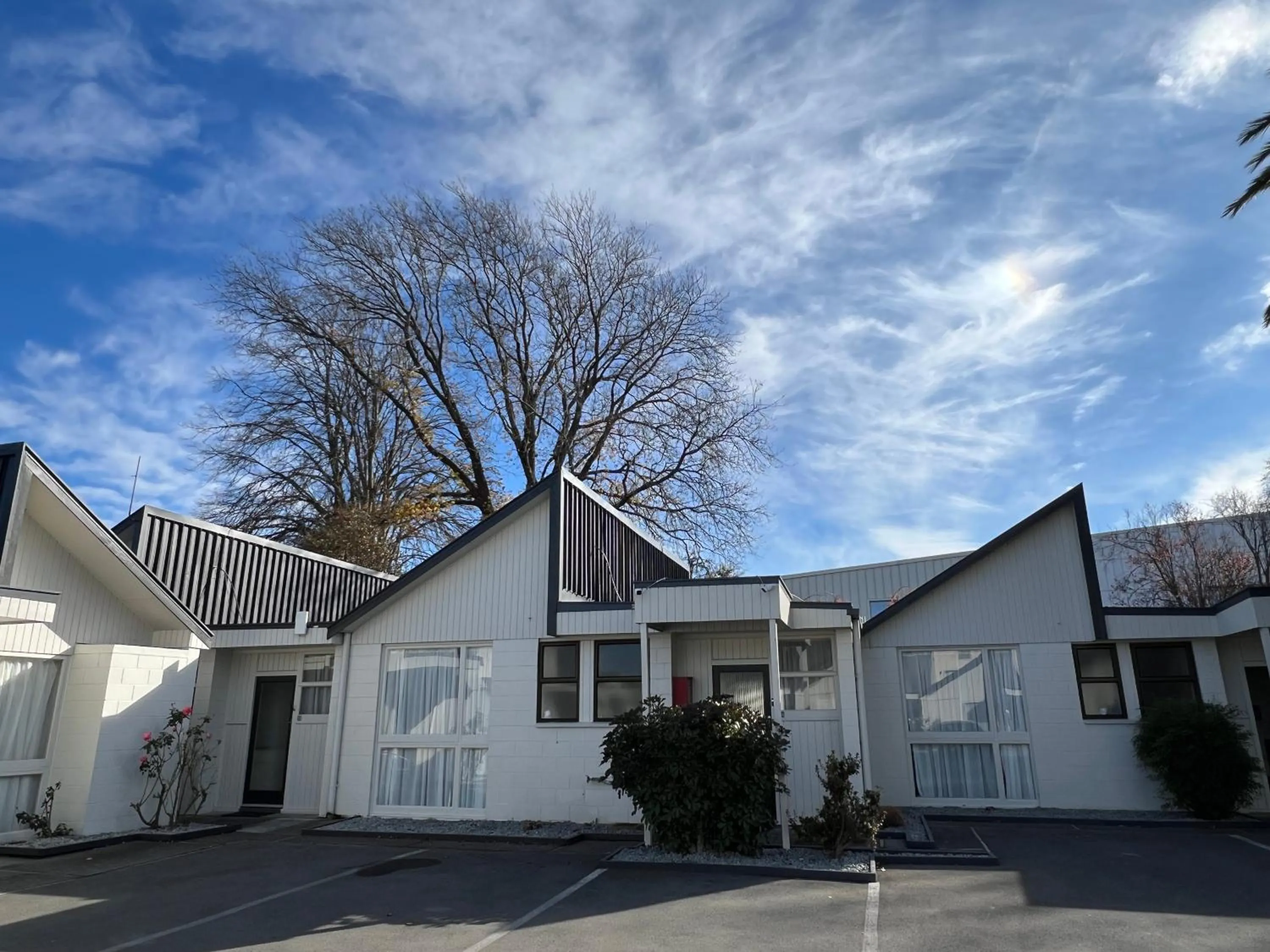 Property building in Diplomat Motel