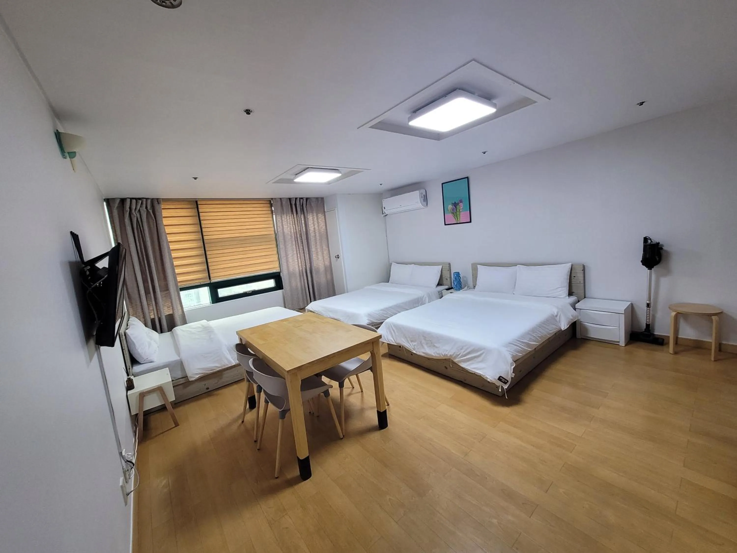 Photo of the whole room, Bed in SHseoul
