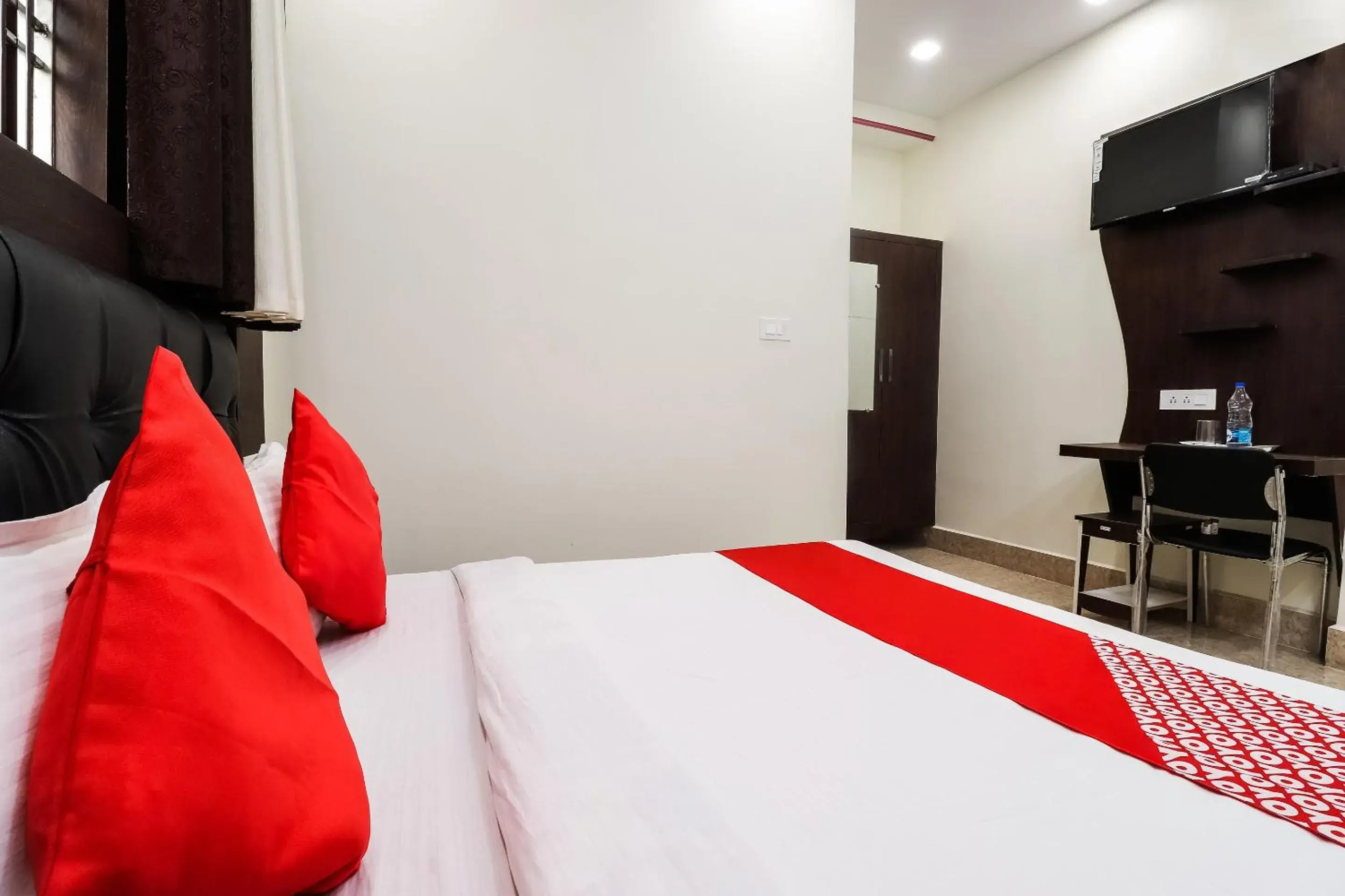 Bedroom, Bed in Hotel O Chandra Bedroom, Bed in Hotel O Chandra