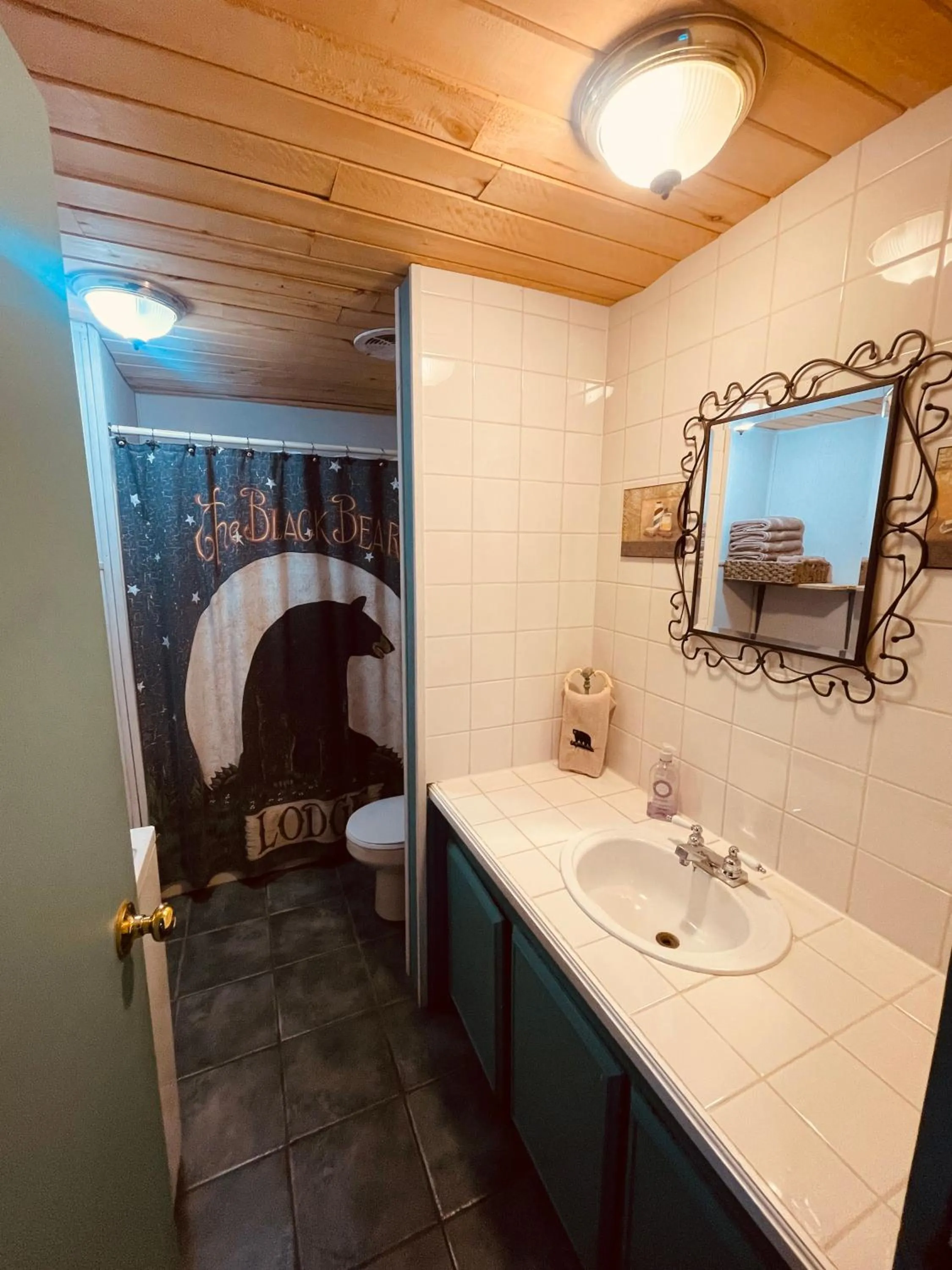 Summit River Lodge & Campsites