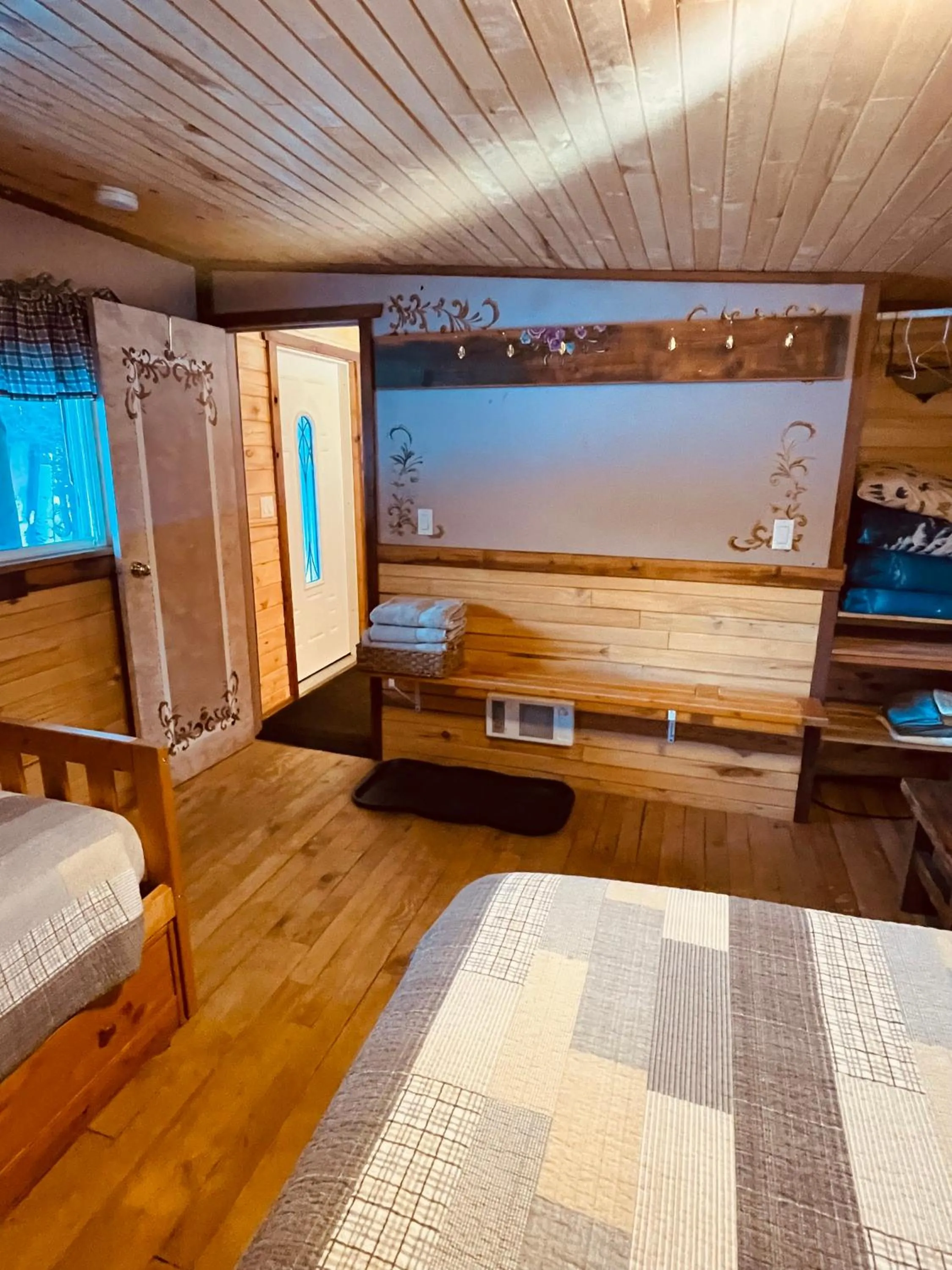 Bed in Summit River Lodge & Campsites