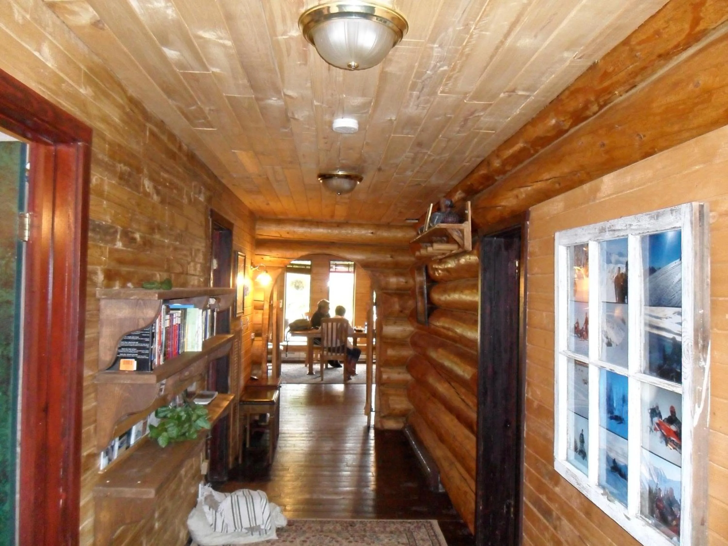 Lobby or reception in Summit River Lodge & Campsites
