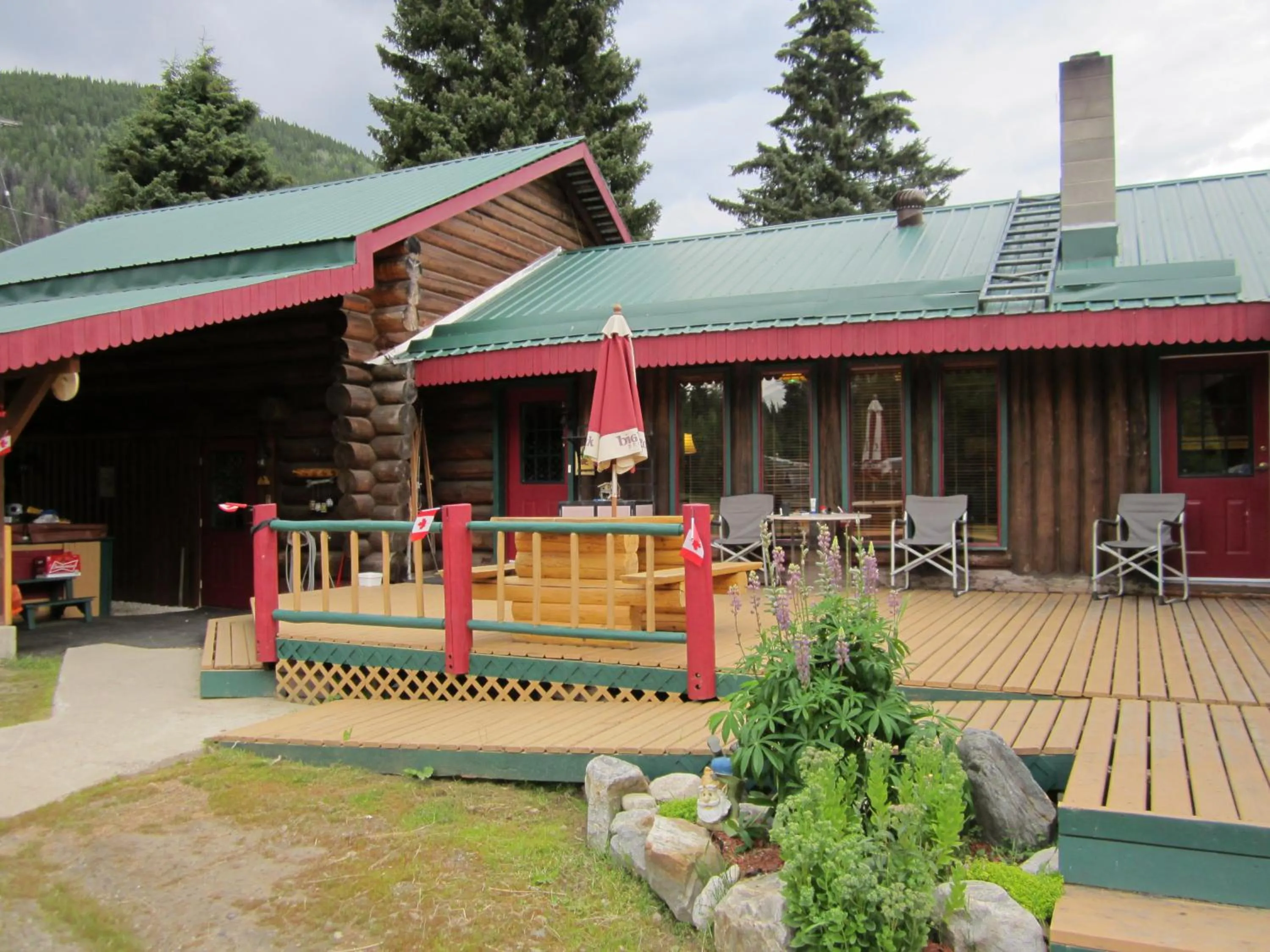Facade/entrance in Summit River Lodge & Campsites