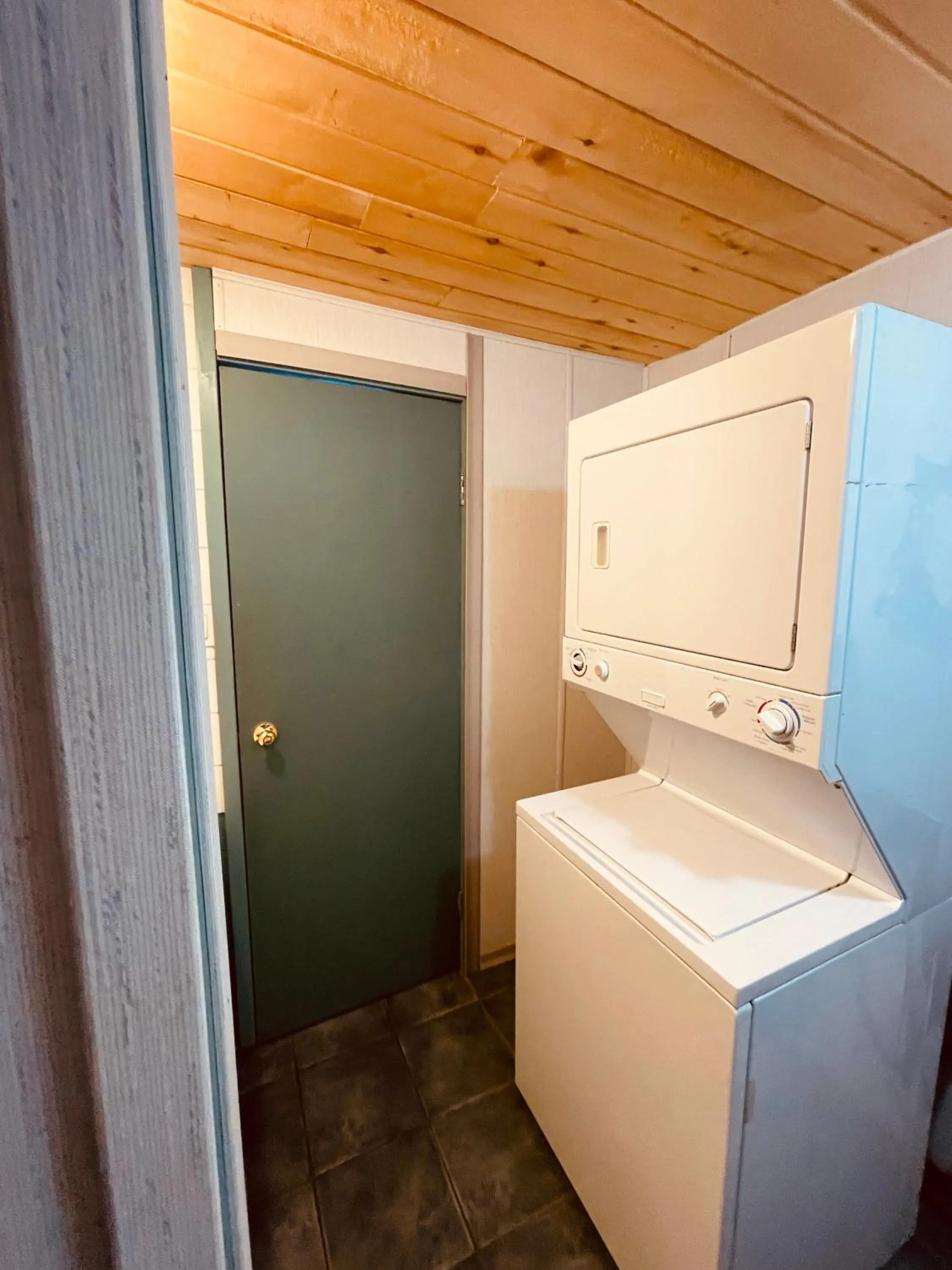 Summit River Lodge & Campsites