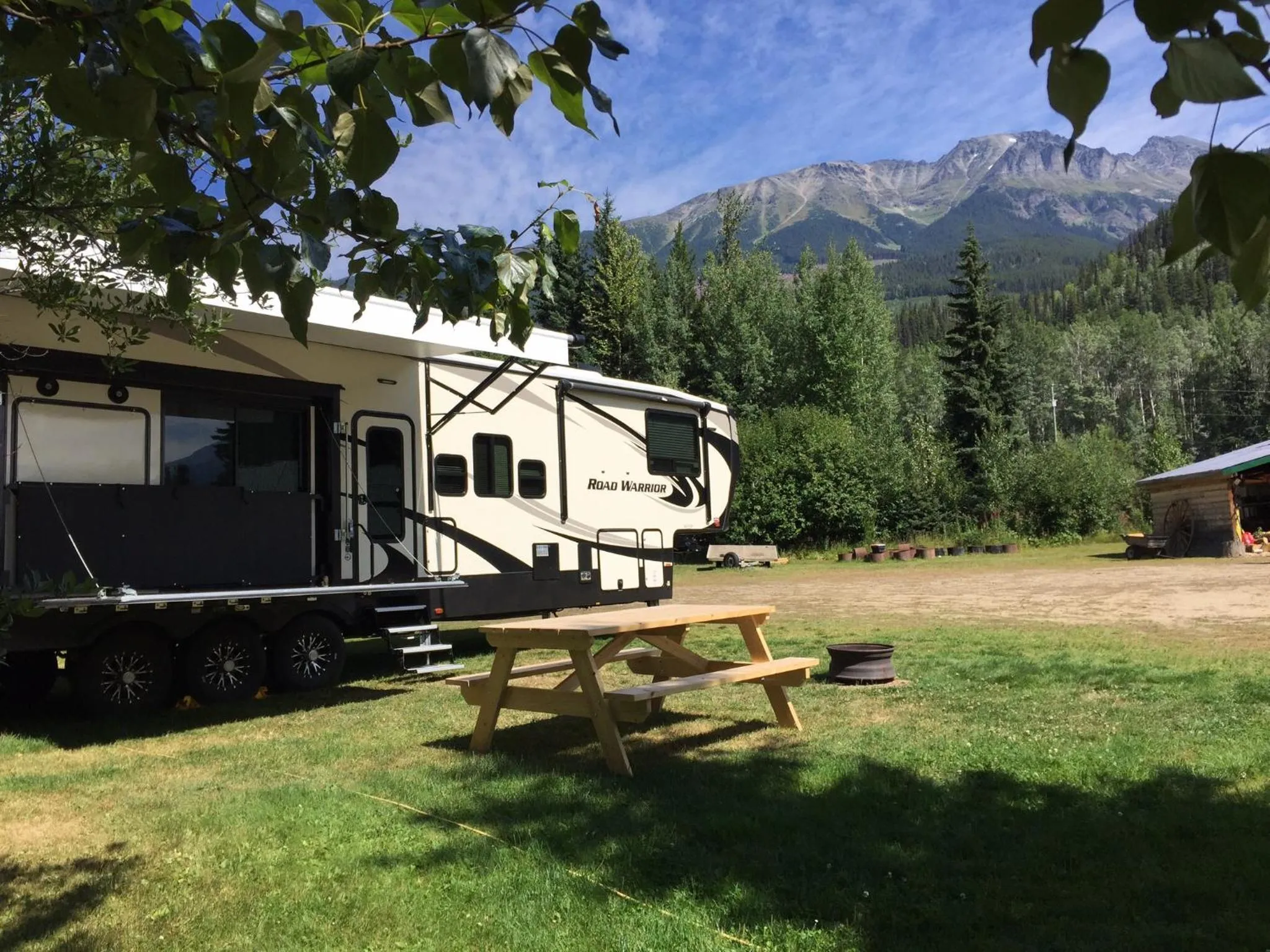 Summit River Lodge & Campsites