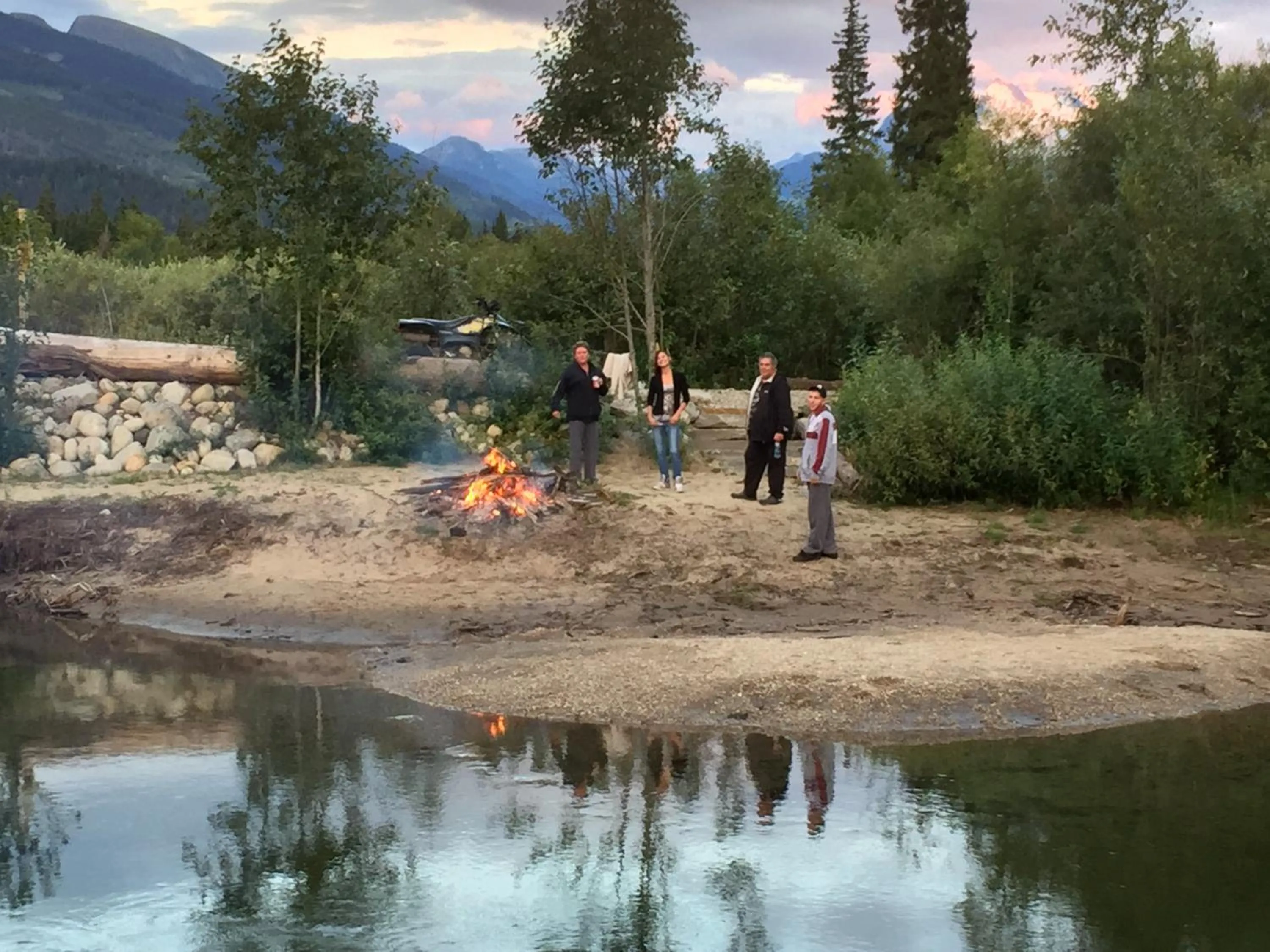 Summit River Lodge & Campsites