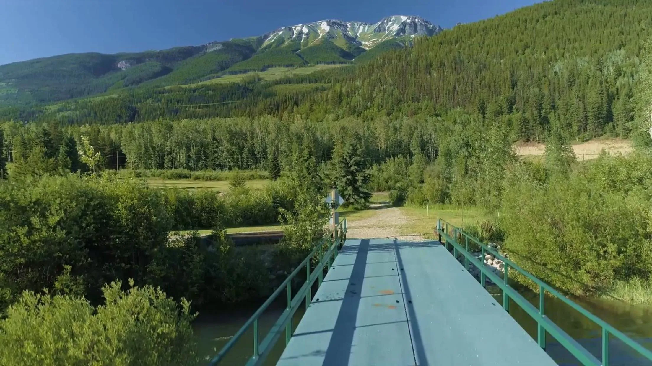 Summit River Lodge & Campsites