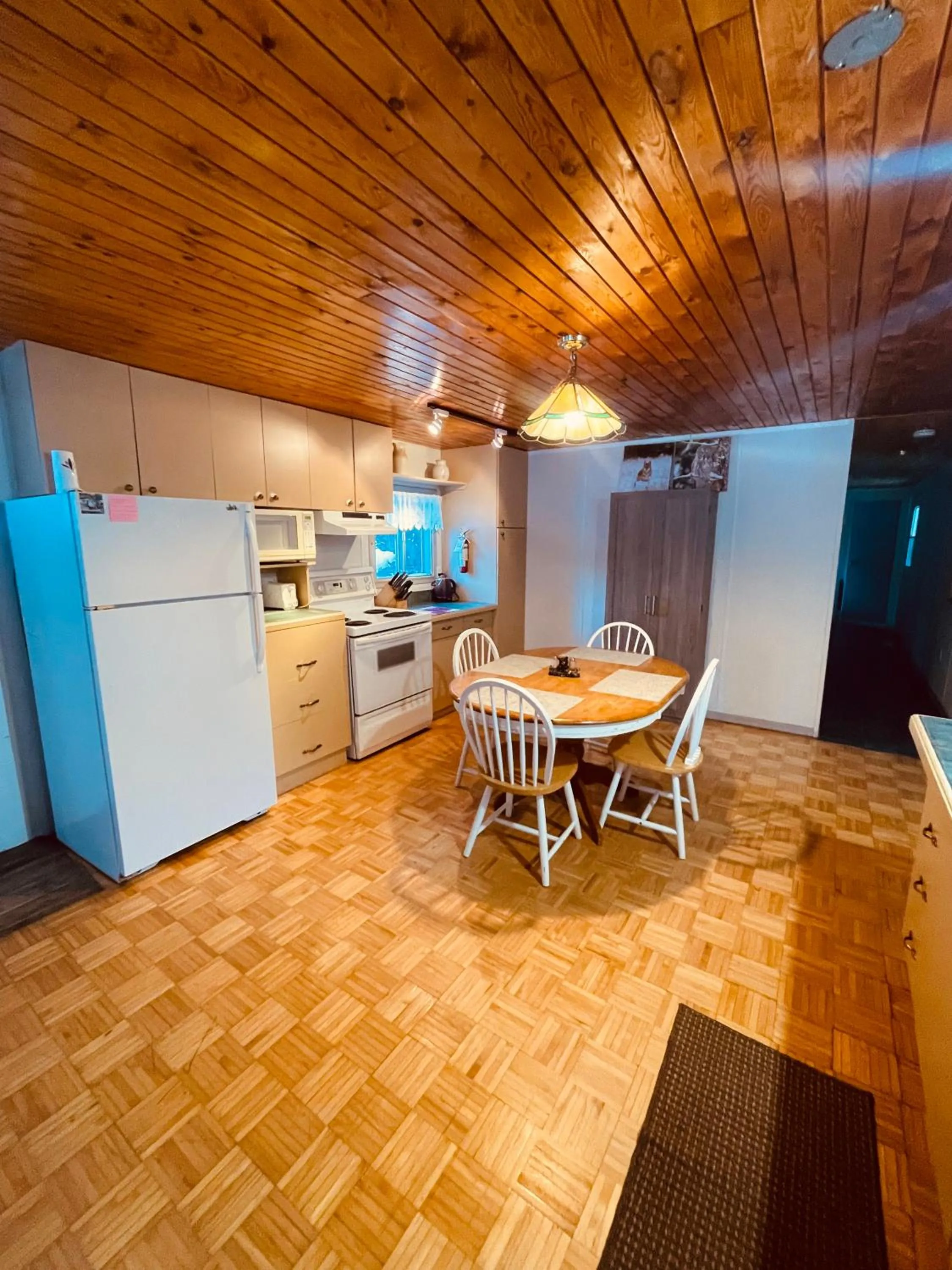 Summit River Lodge & Campsites