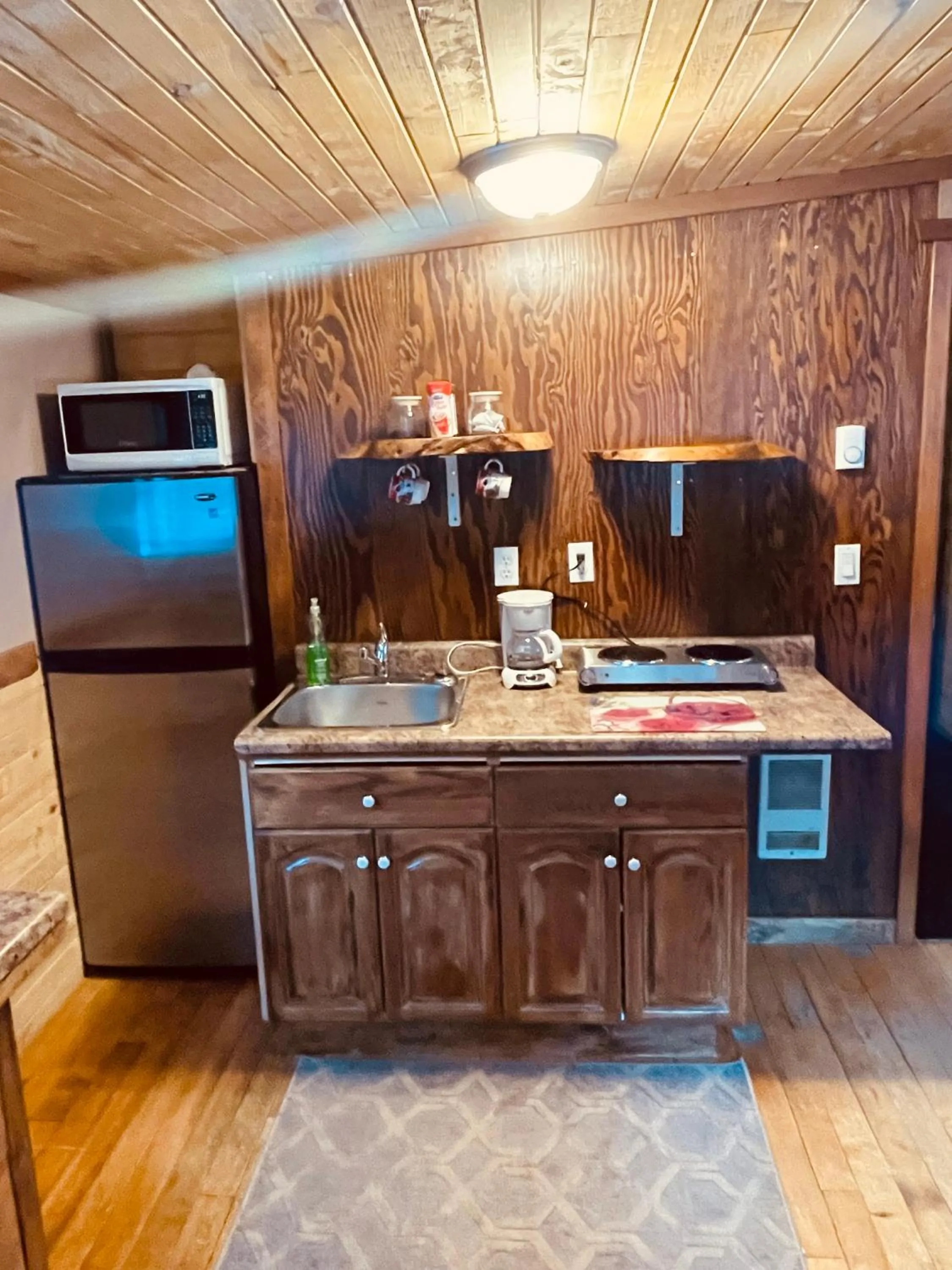 Summit River Lodge & Campsites