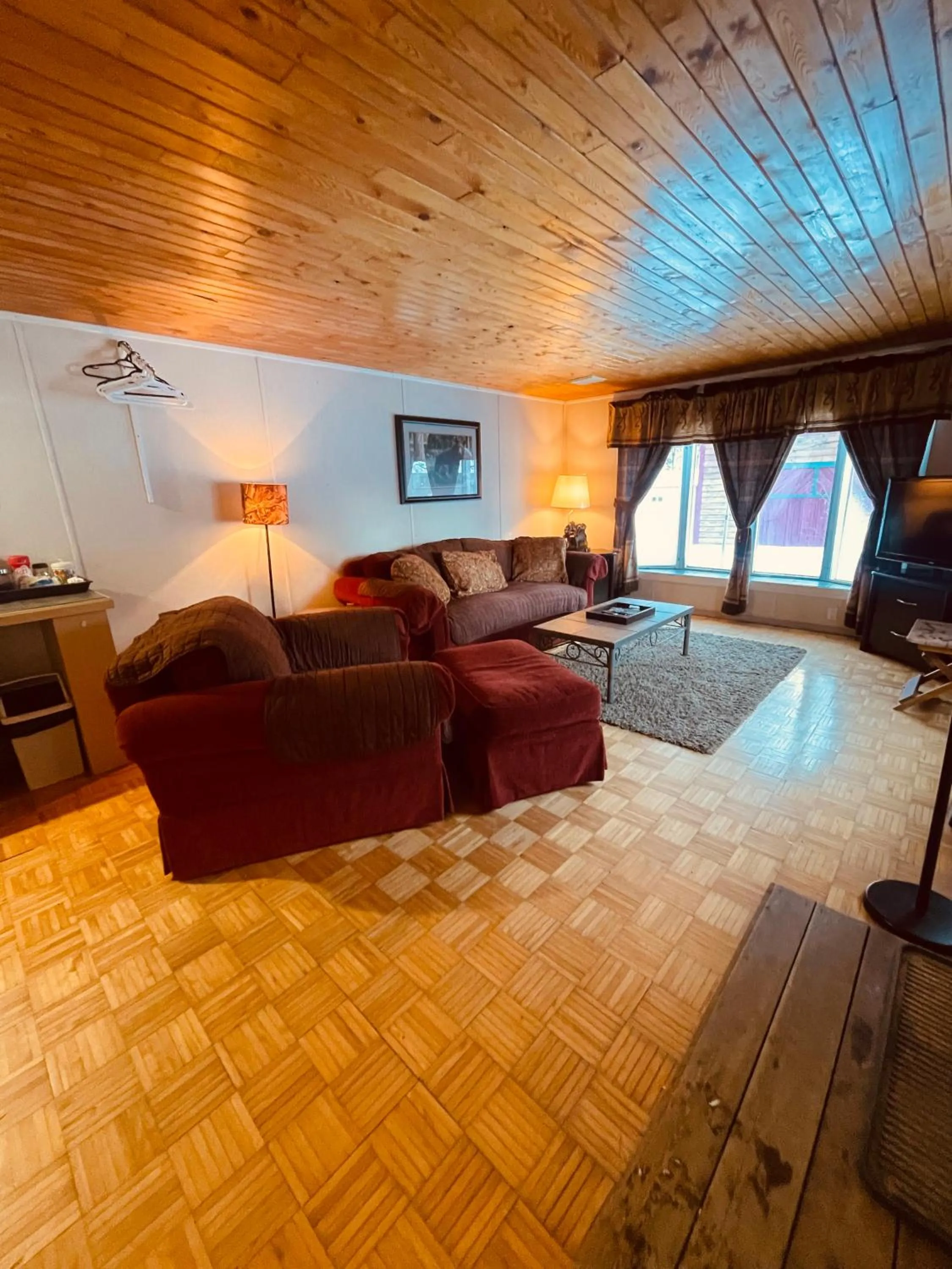 Summit River Lodge & Campsites