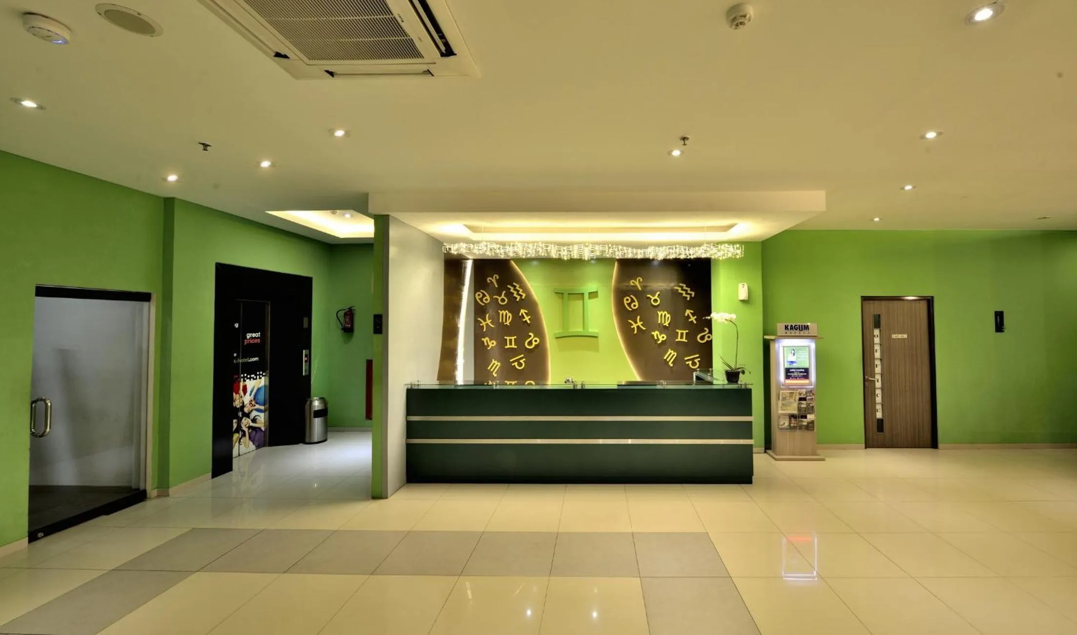 Lobby or reception in Zodiak MT Haryono by KAGUM Hotels