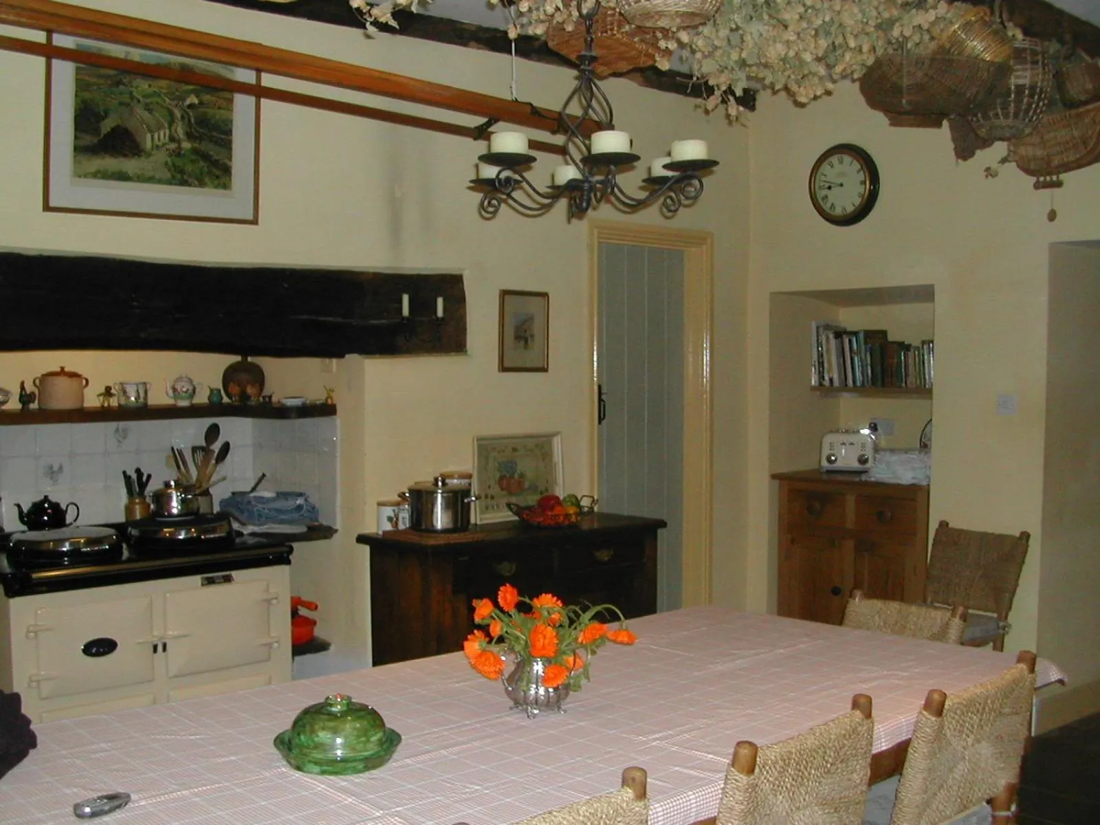 Kitchen or kitchenette in Alltybrain Farm Cottages