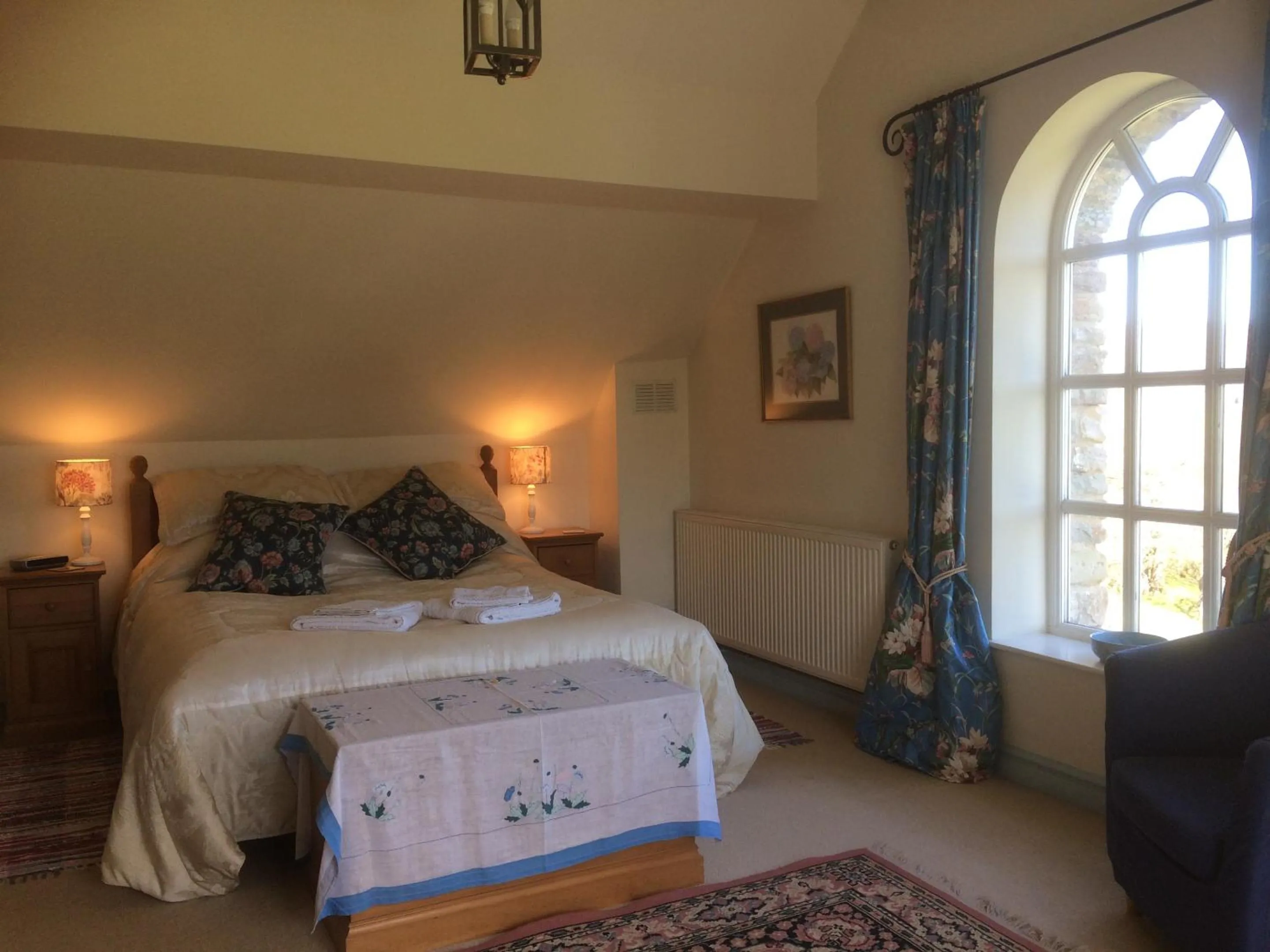 Bedroom, Bed in Alltybrain Farm Cottages