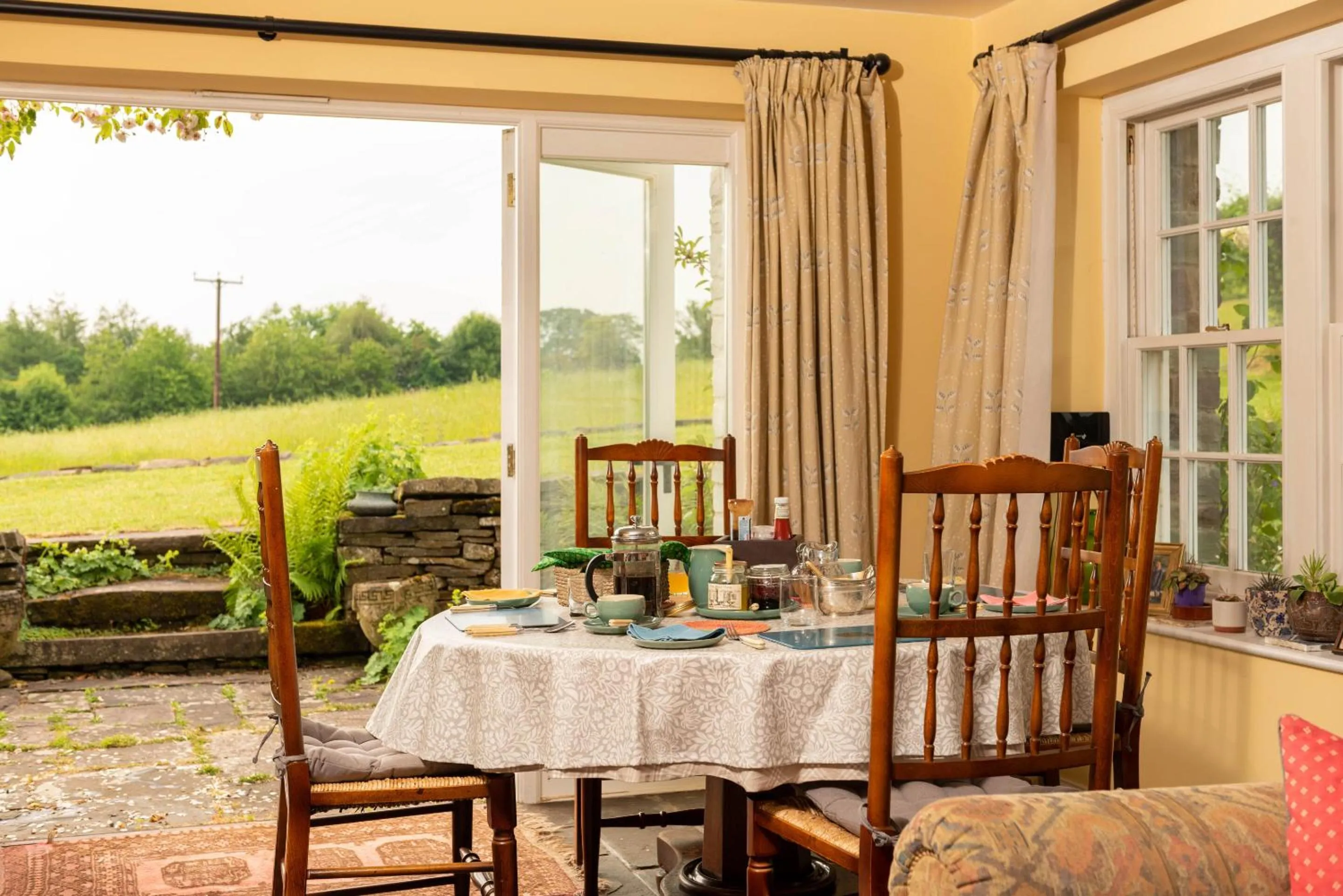 Breakfast in Alltybrain Farm Cottages