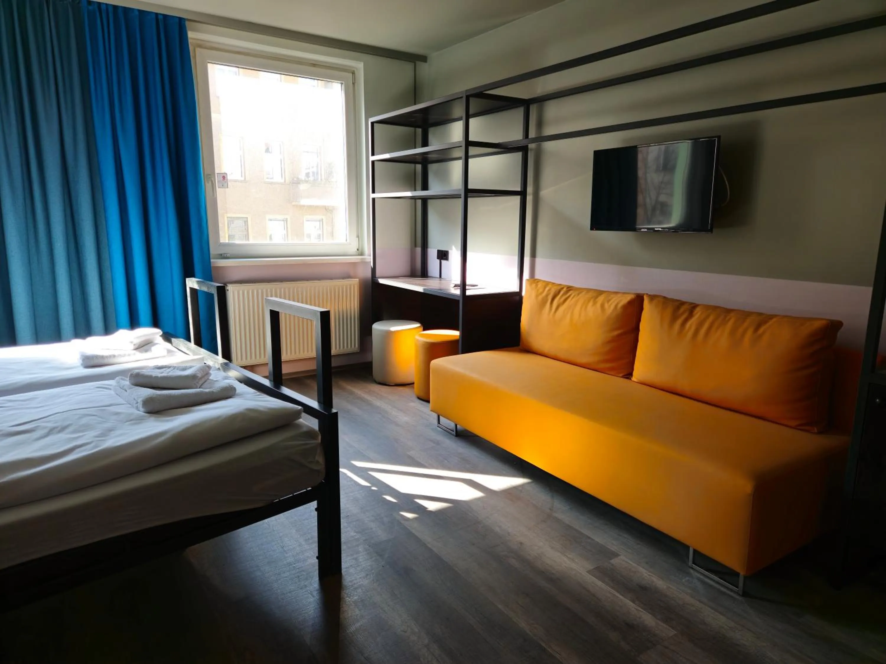 Seating area, Bed in a&o Berlin Friedrichshain
